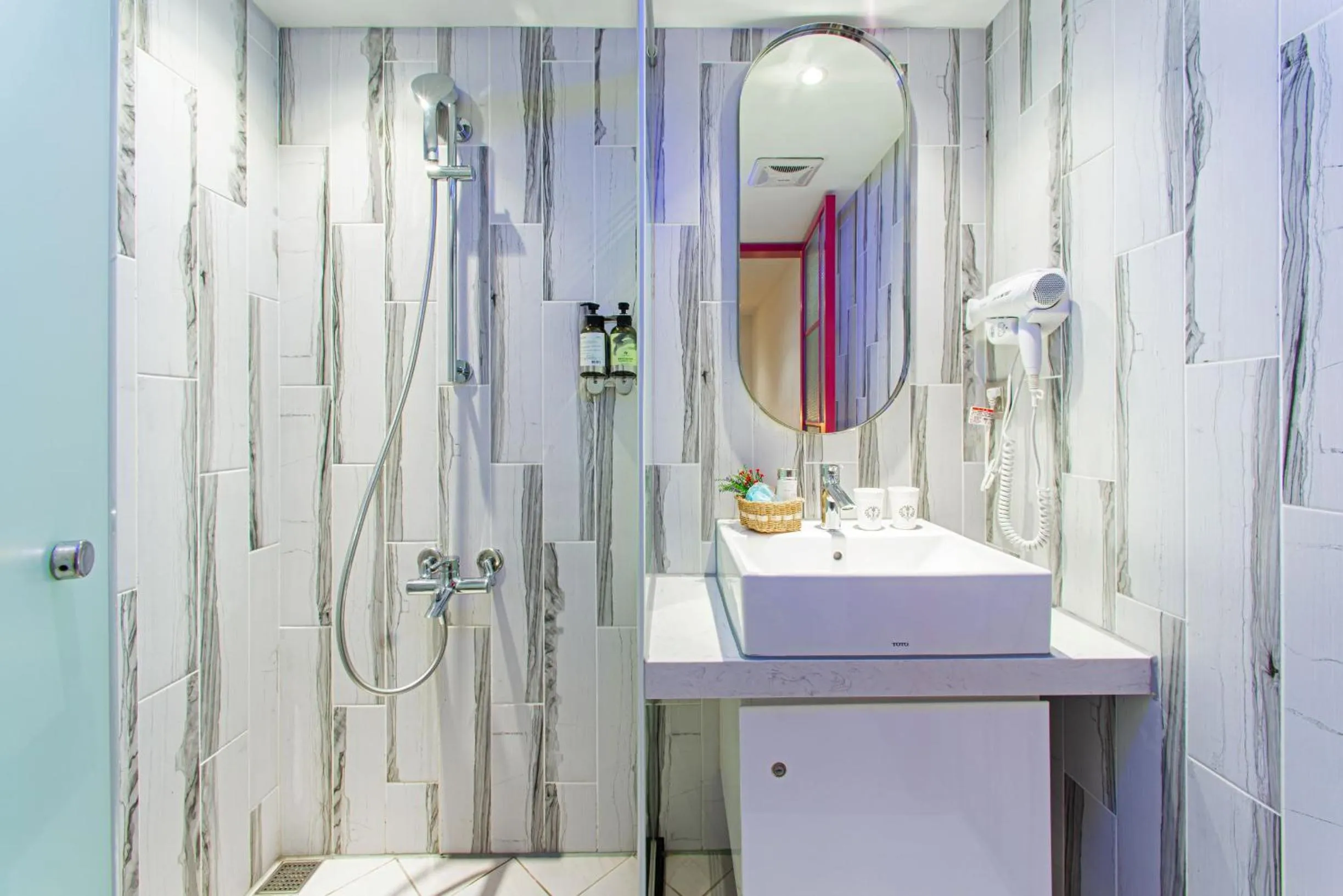 Shower in Norway Forest Travel hotel 1 Taichung