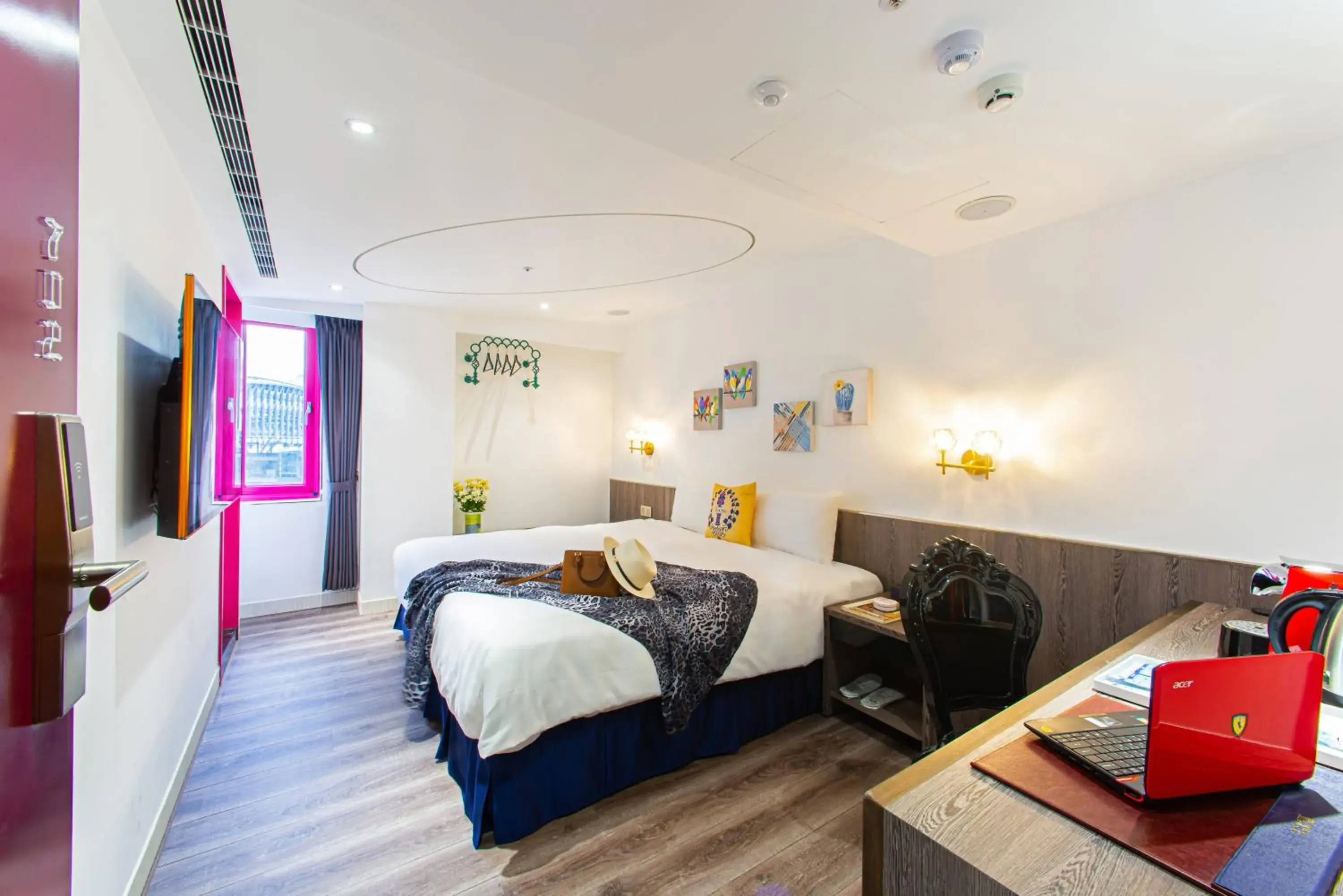 Deluxe Double Room with Bathtub and City View in Norway Forest Travel hotel 1 Taichung Deluxe Double Room with Bathtub and City View in Norway Forest Travel hotel 1 Taichung