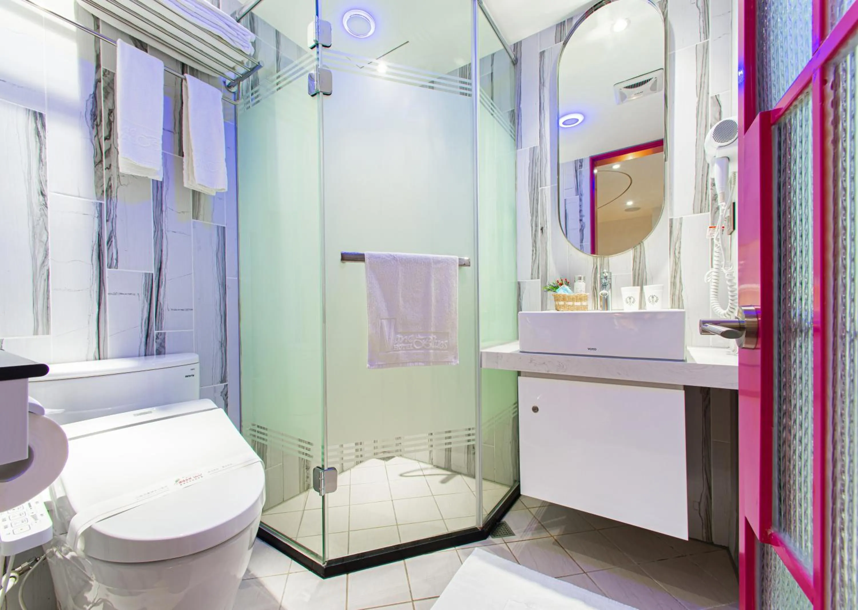 Toilet in Norway Forest Travel hotel 1 Taichung