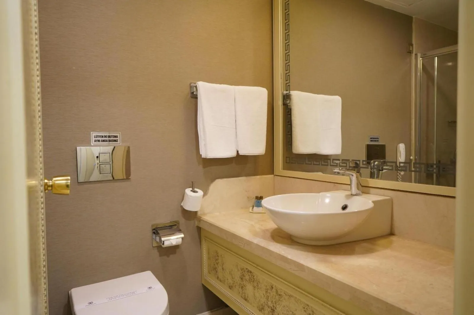 Bathroom in Demir Hotel