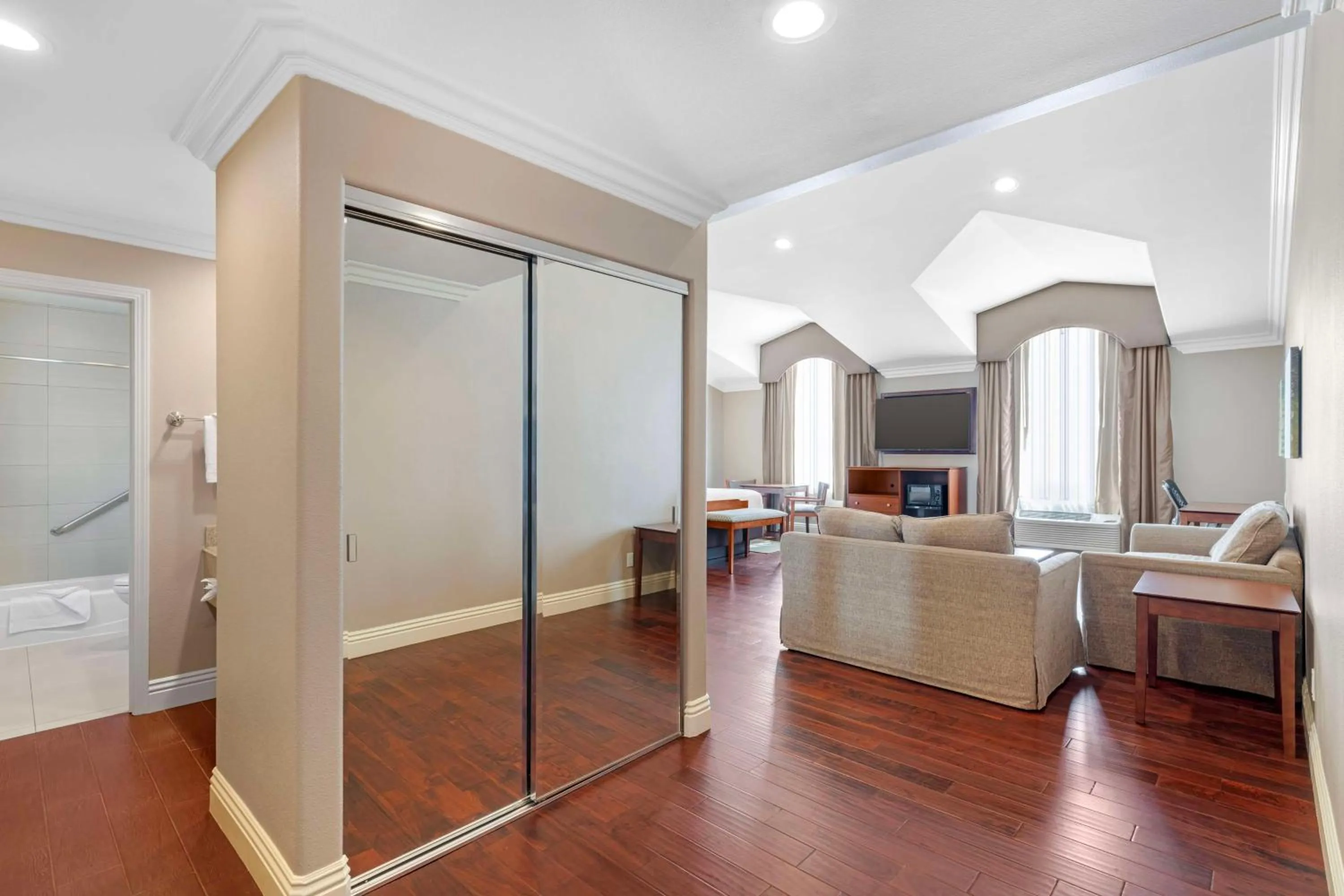 Bedroom, Bed in Best Western Oxnard Inn