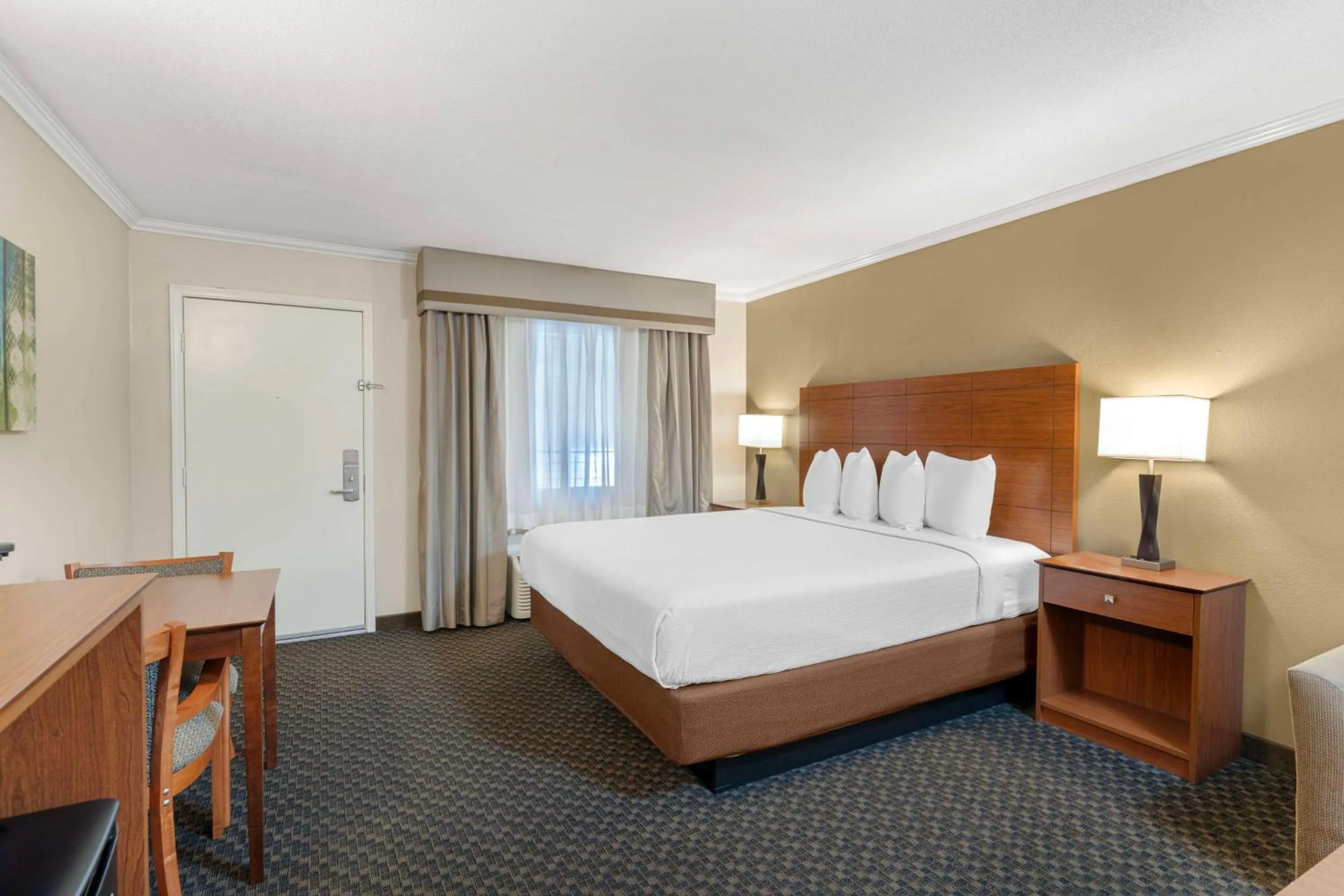 Bedroom, Bed in Best Western Oxnard Inn