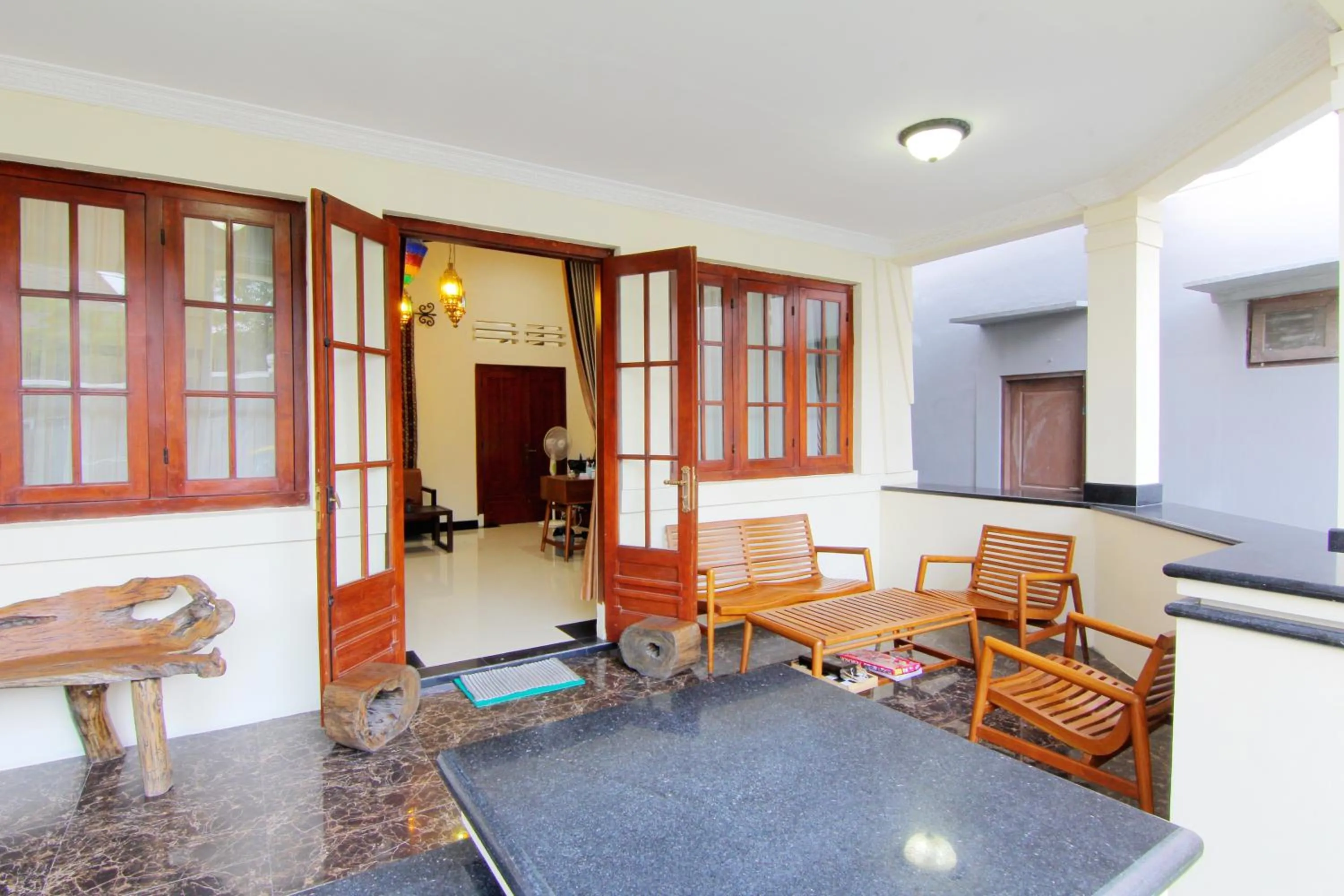 Patio in Musafir Guest House Syariah