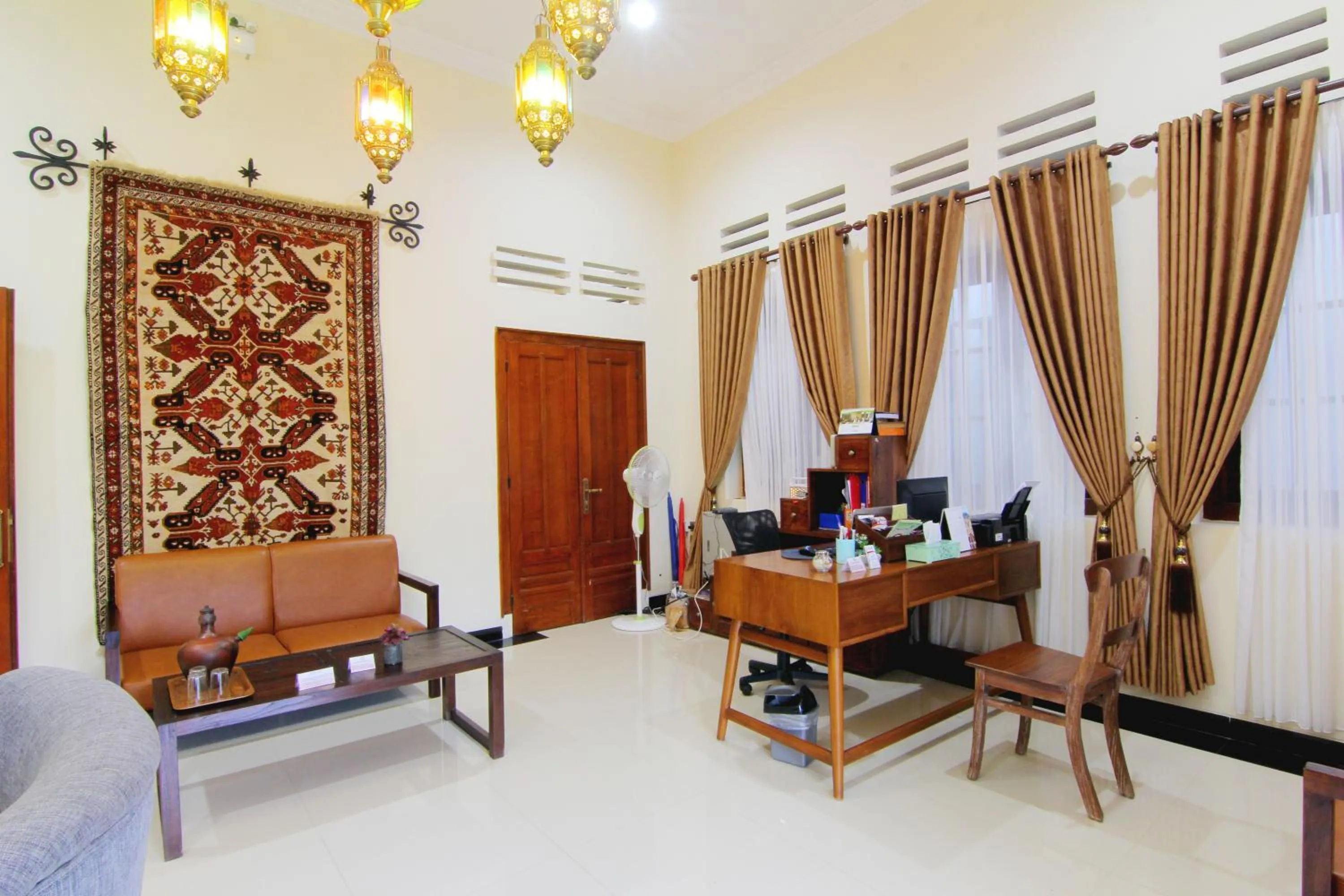 Lobby or reception in Musafir Guest House Syariah