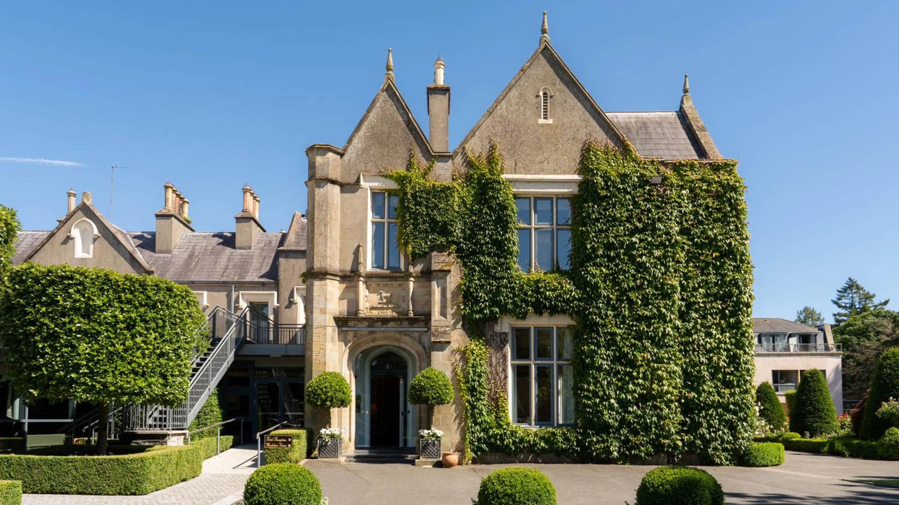 Garden in Ballymascanlon Hotel and Golf Resort
