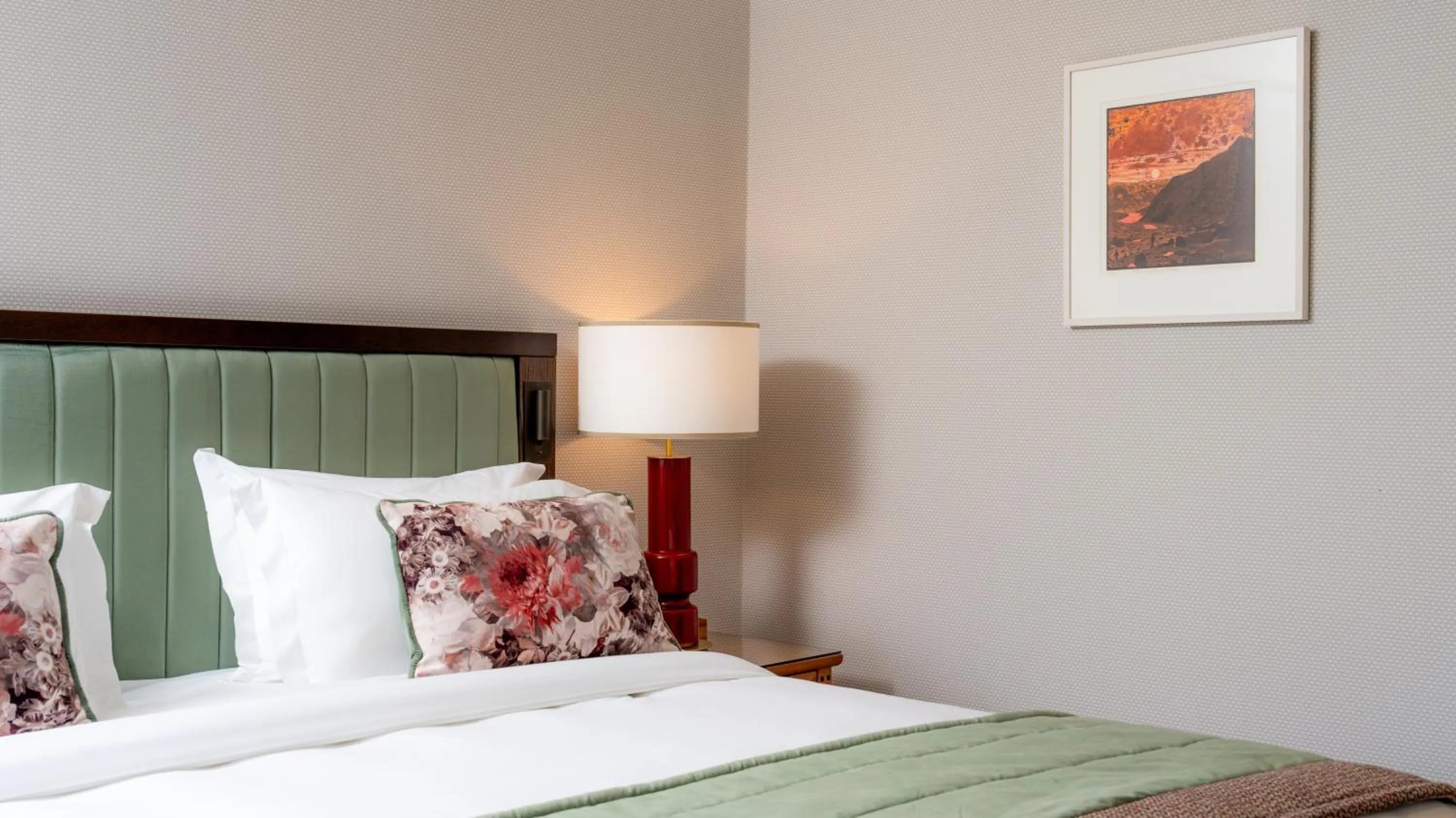 Bedroom, Bed in Ballymascanlon Hotel and Golf Resort