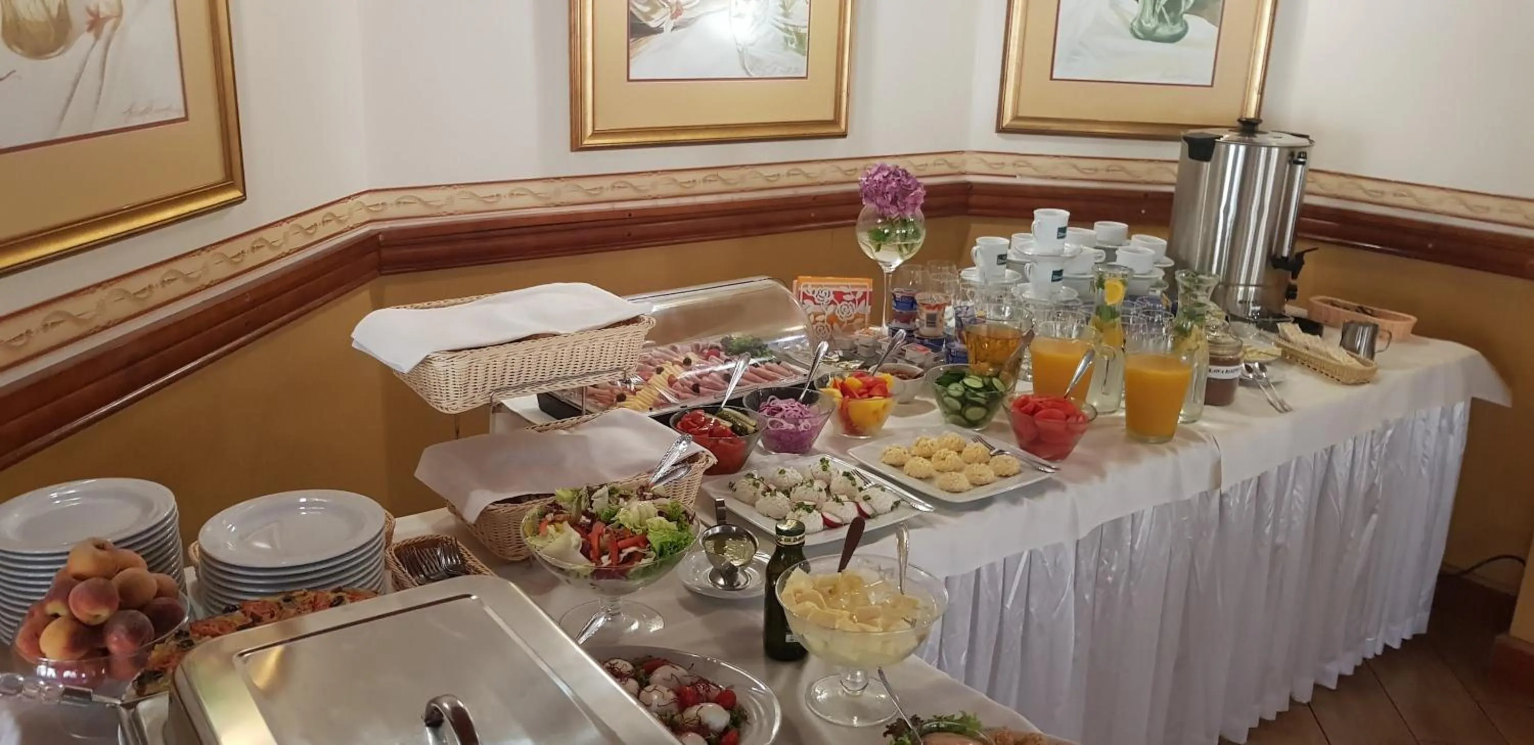 Food and drinks in Pokoje De Luxe Figaro