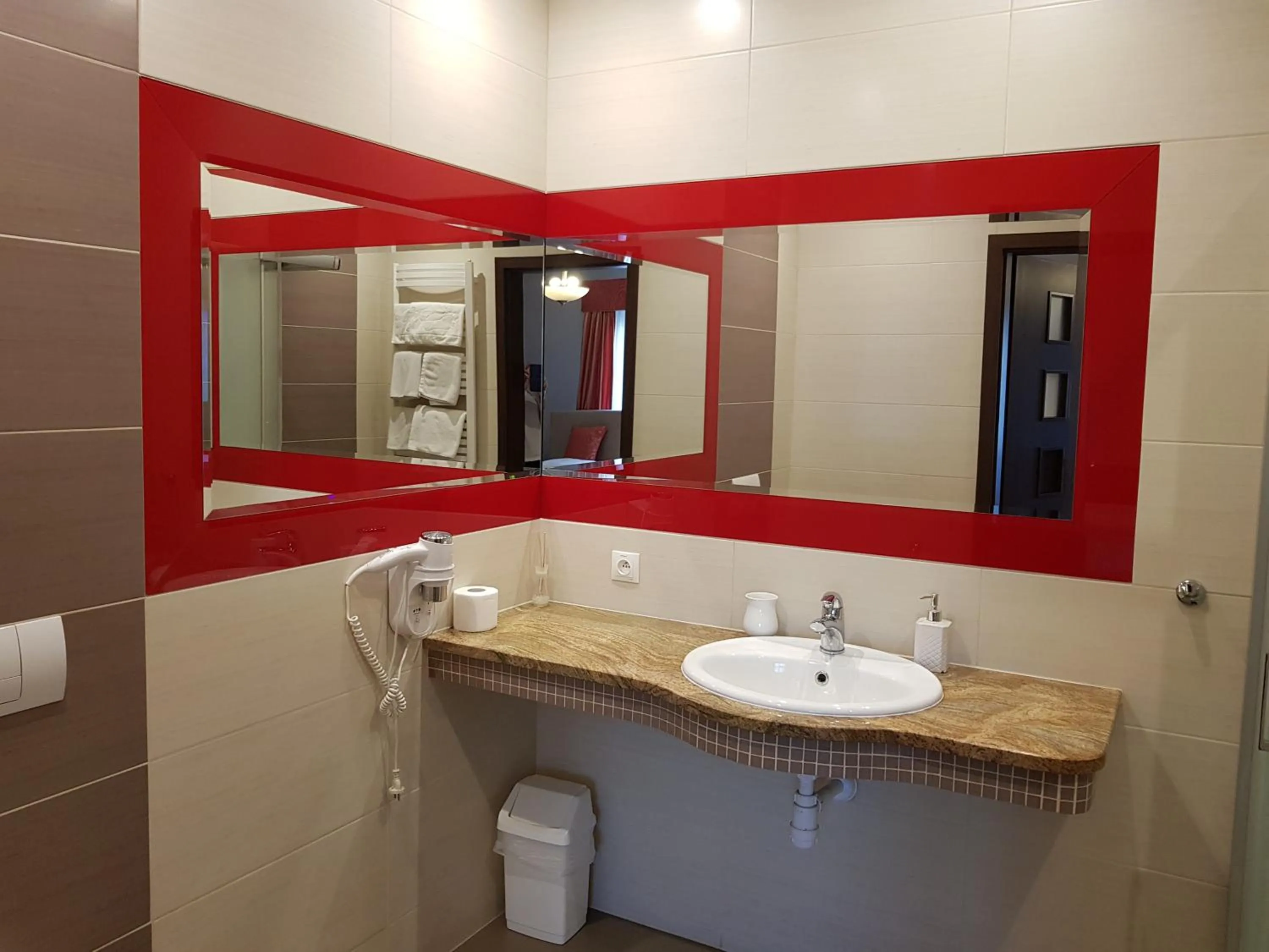 Shower in Pokoje De Luxe Figaro