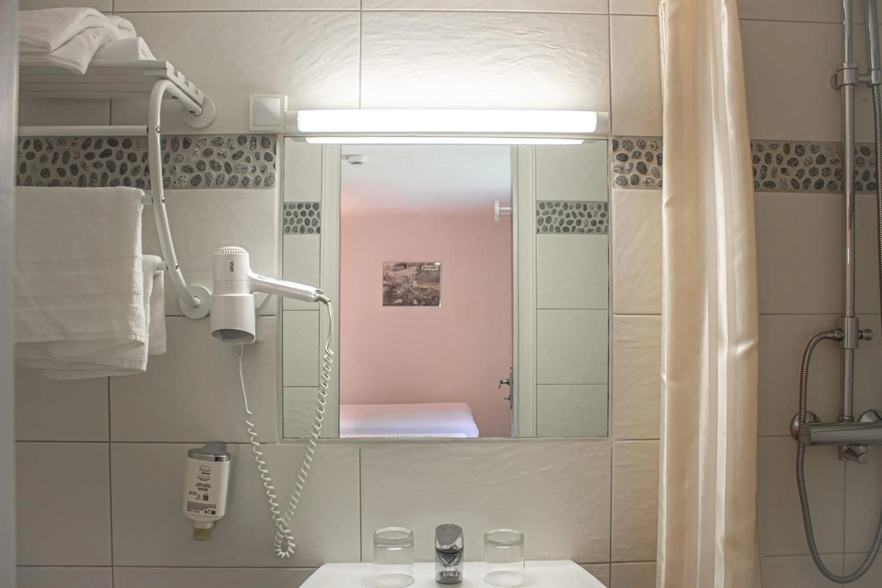 Bathroom in Garden & City Bagnères-de-Bigorre - Domaine de Ramonjuan
