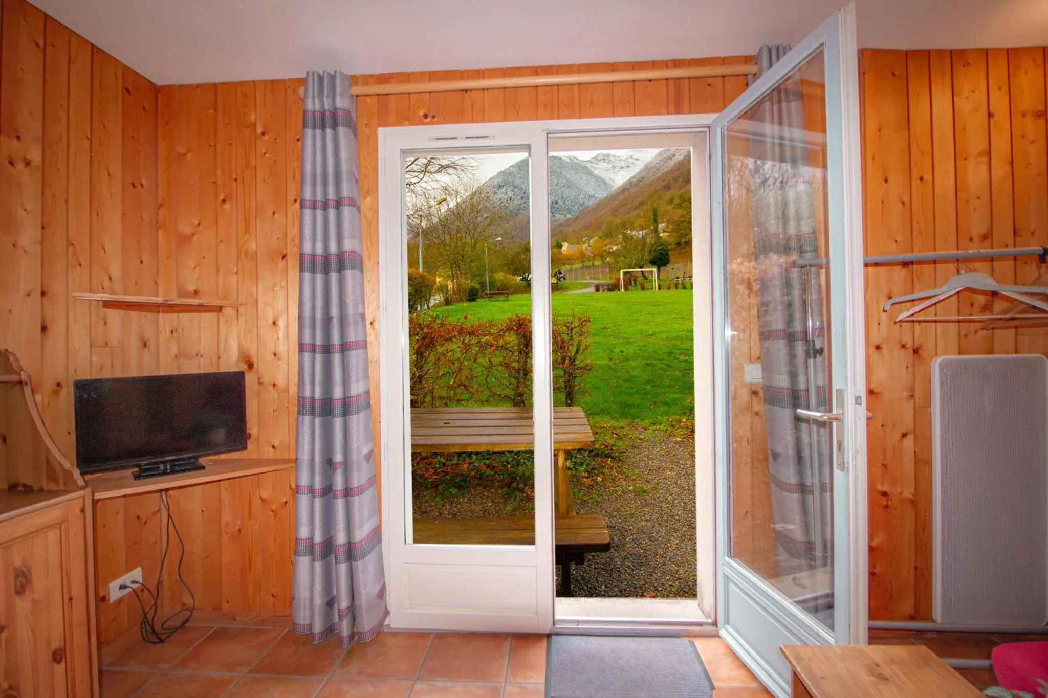 Patio in Garden & City Bagnères-de-Bigorre - Domaine de Ramonjuan