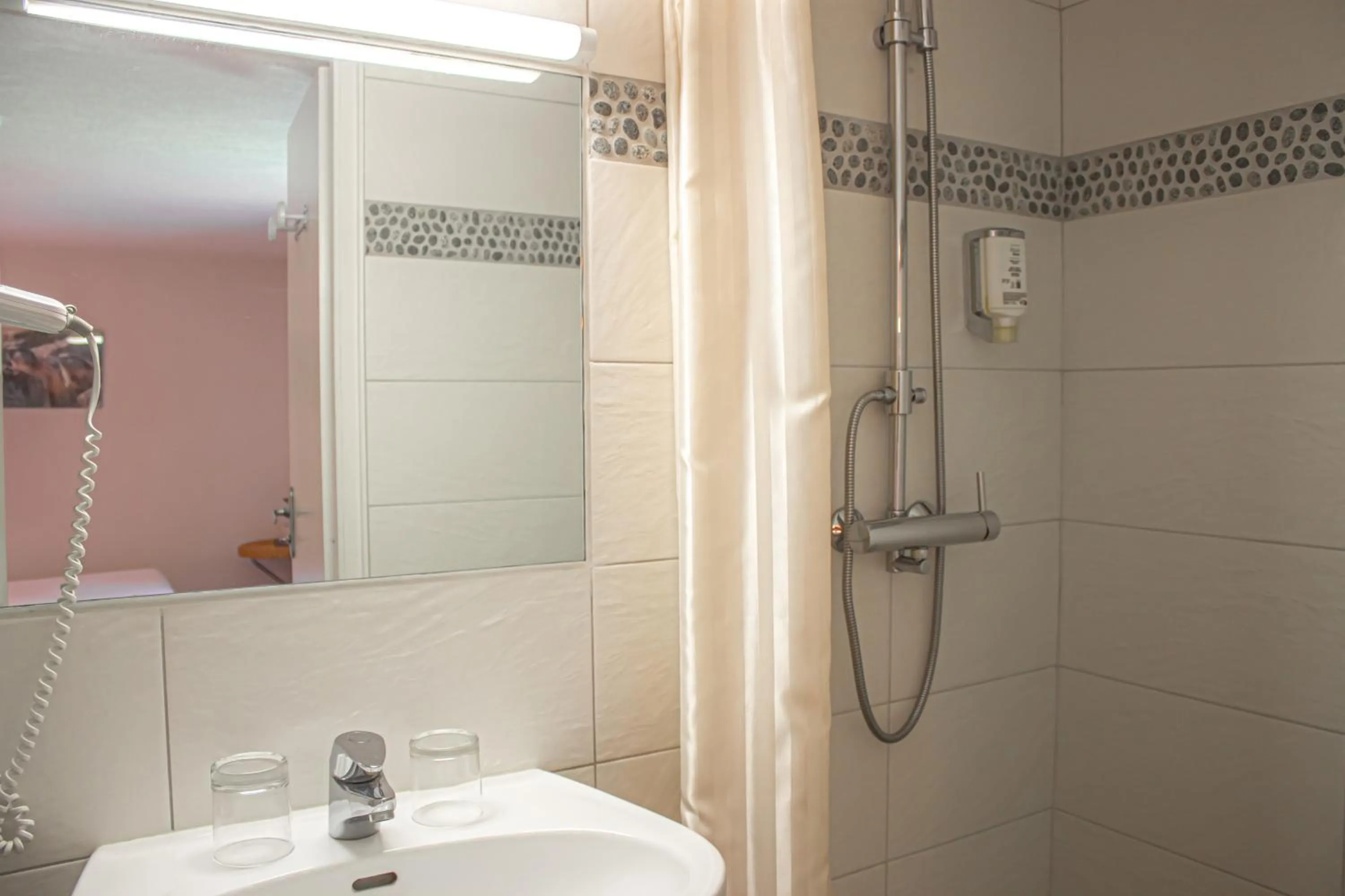 Bathroom in Garden & City Bagnères-de-Bigorre - Domaine de Ramonjuan