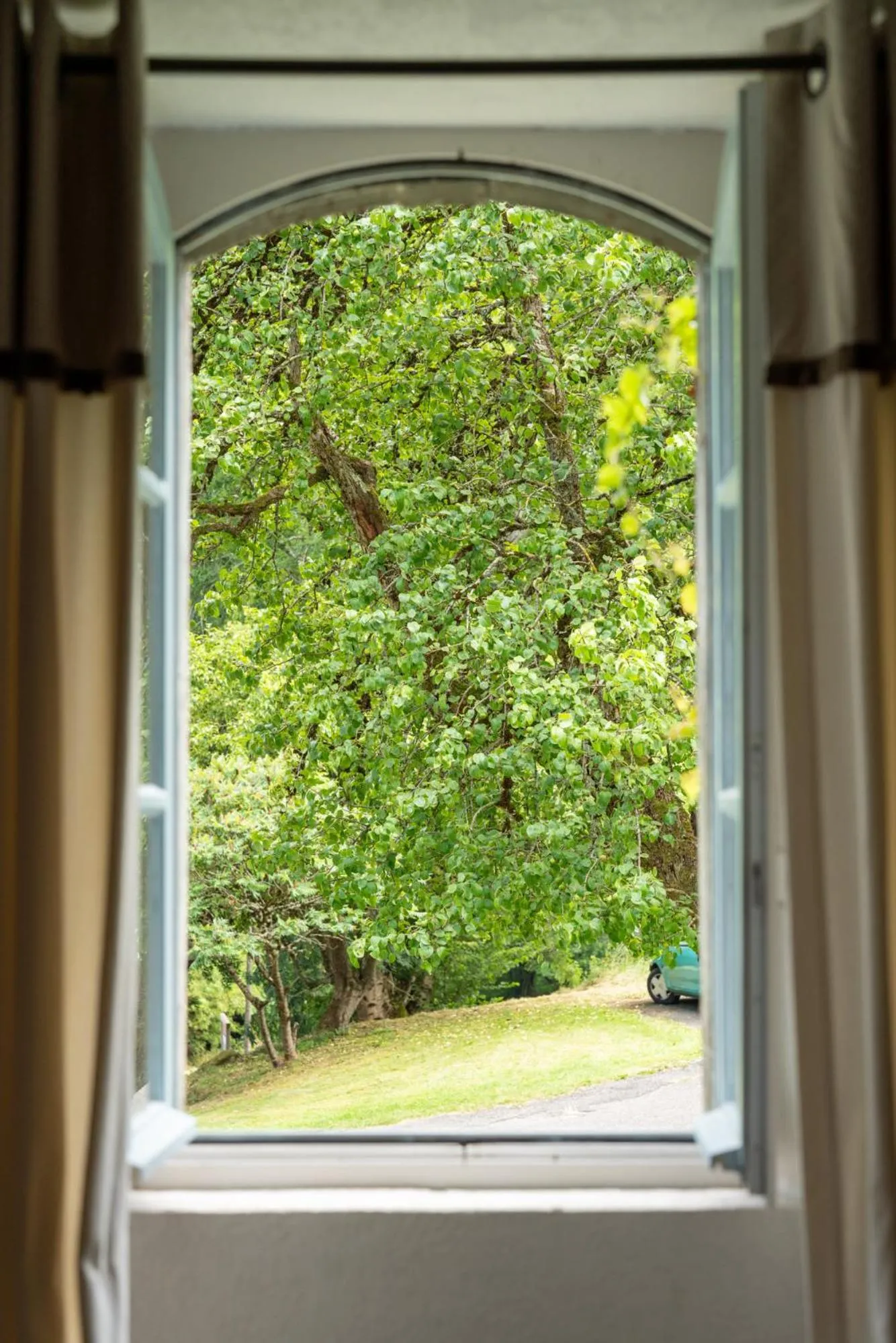 Bedroom in Garden & City Bagnères-de-Bigorre - Domaine de Ramonjuan