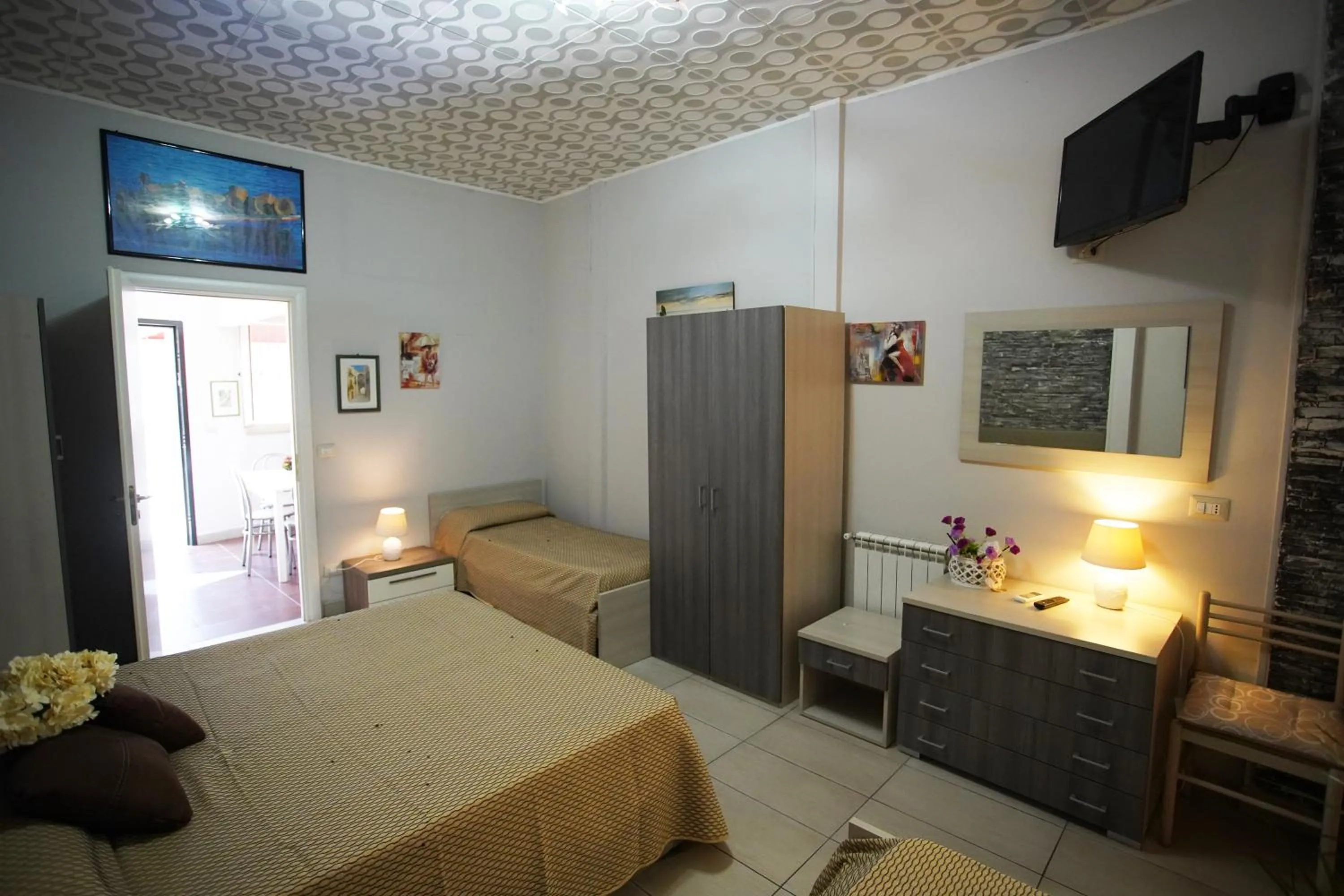 Photo of the whole room, Bed in Golden Dreams B&B