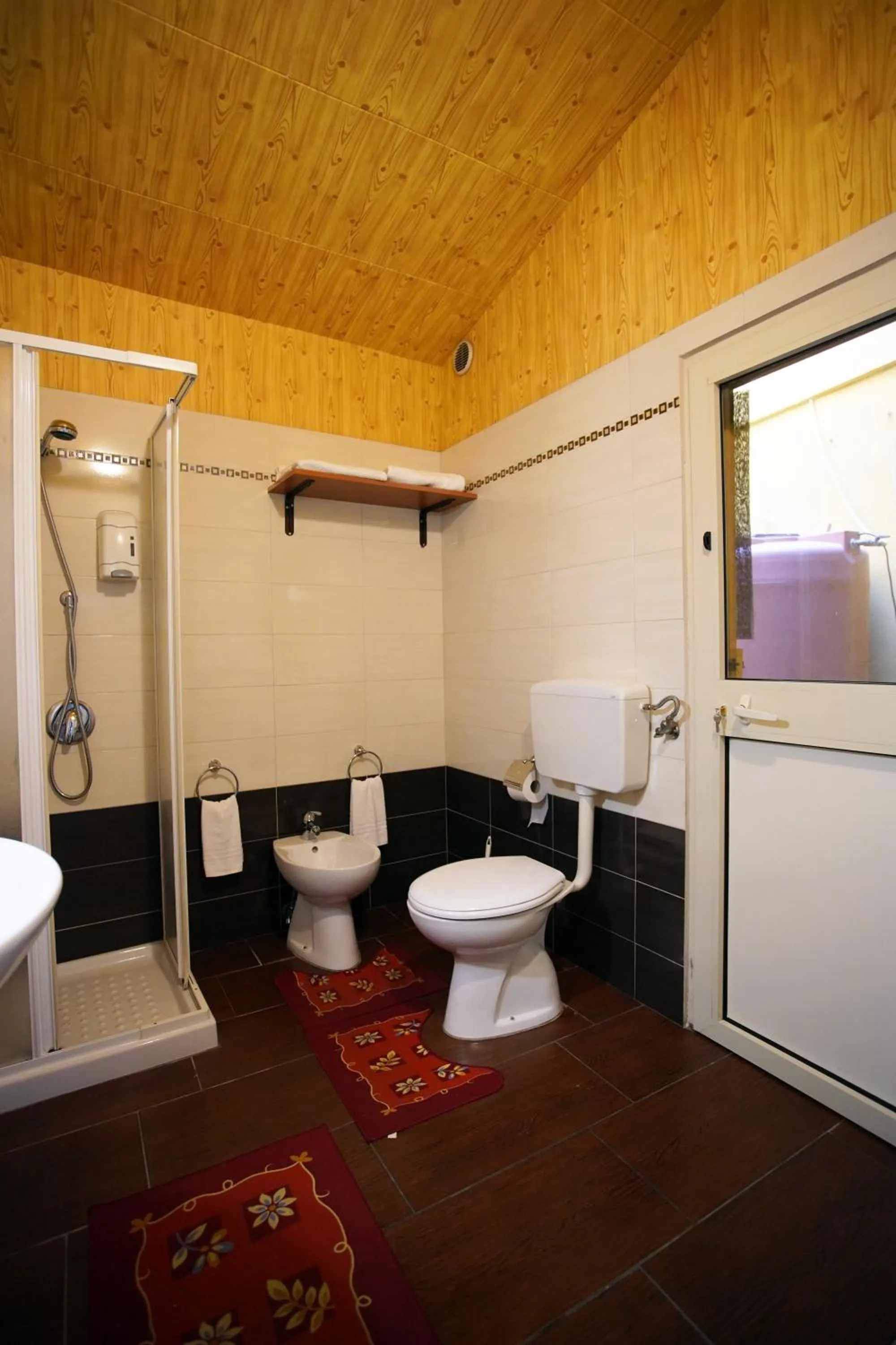 Bathroom in Golden Dreams B&B