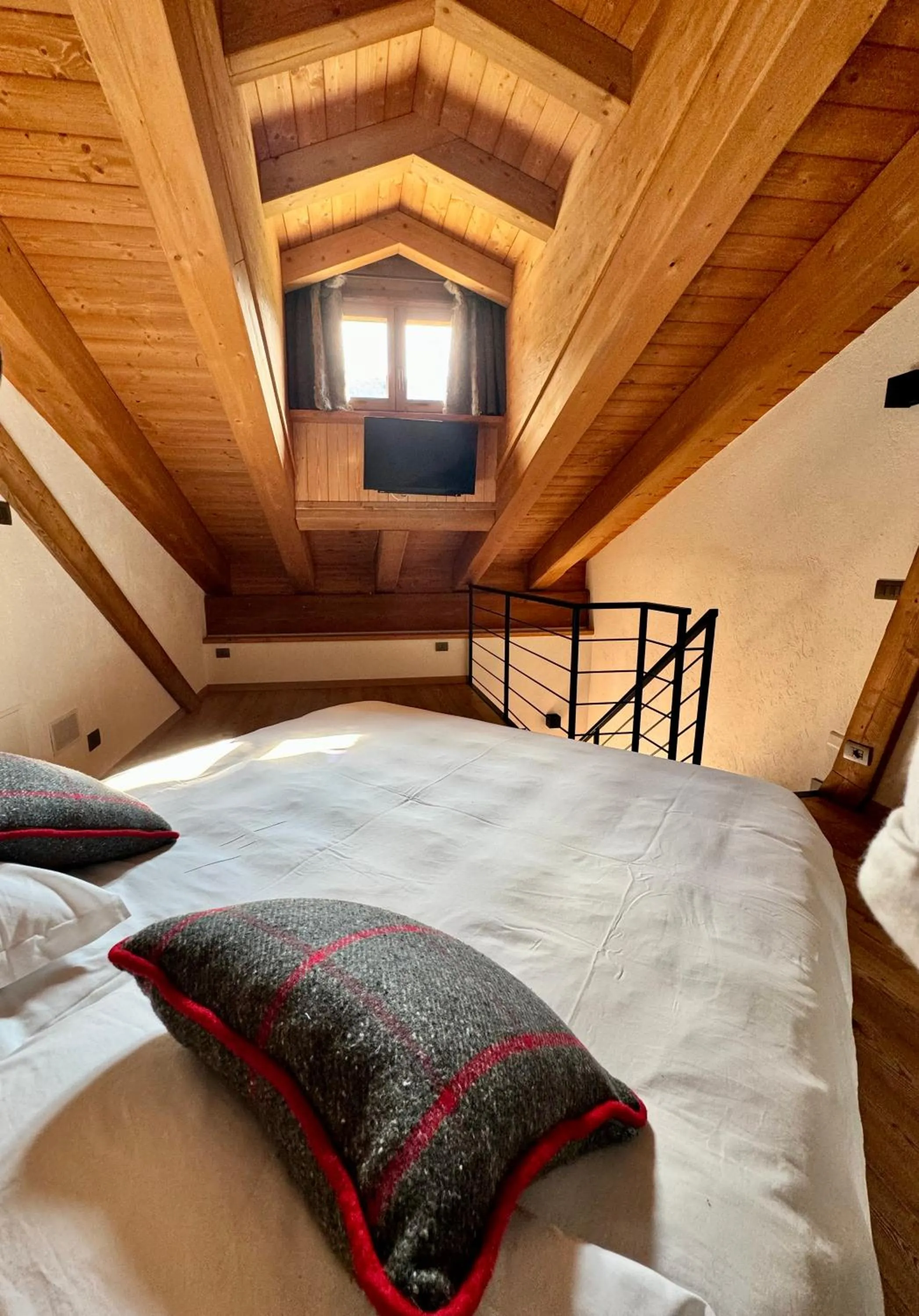 Bedroom, Bed in Hotel Edelweiss