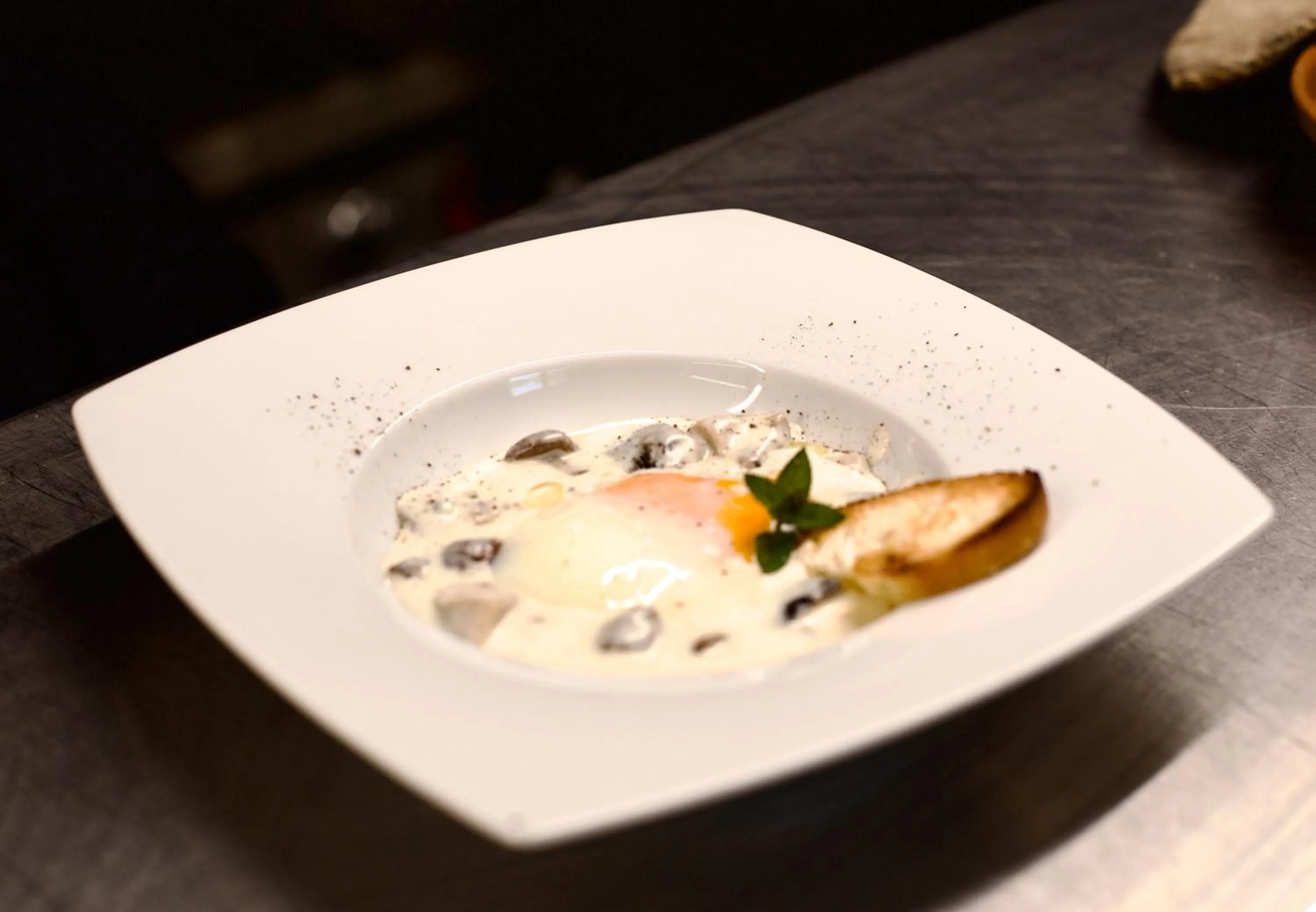 Restaurant/places to eat in Hotel Edelweiss