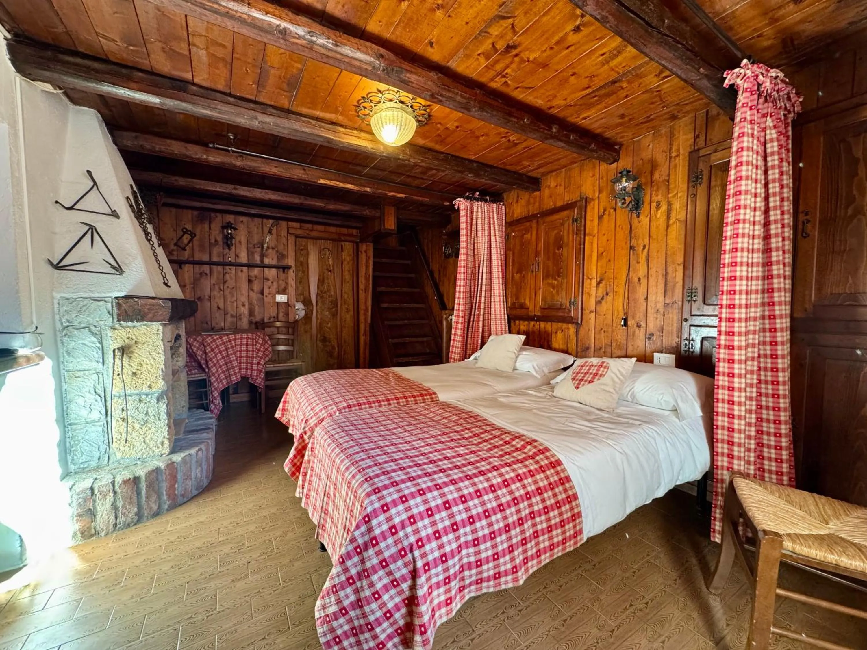 Bedroom, Bed in Hotel Edelweiss