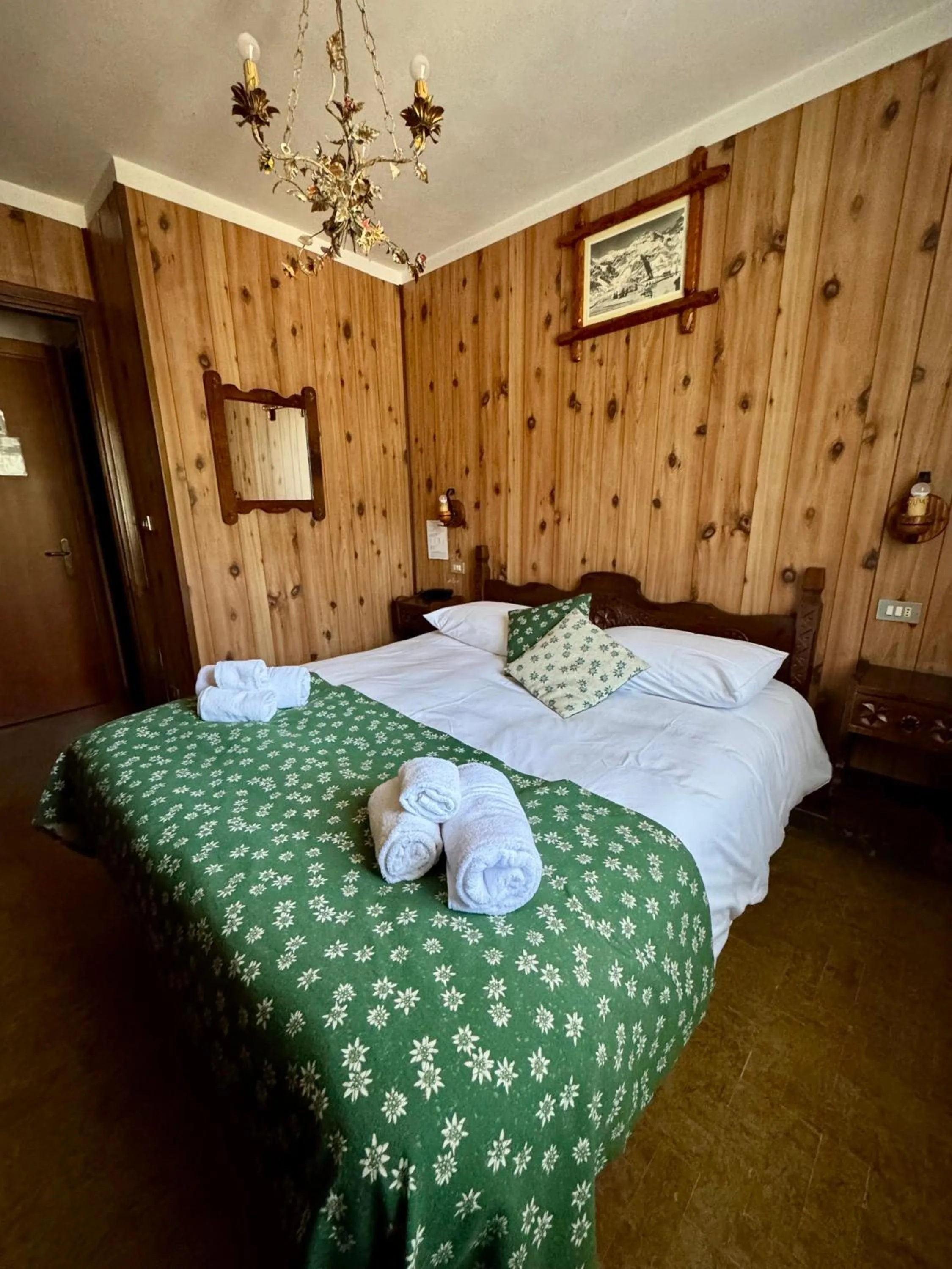 Bed in Hotel Edelweiss