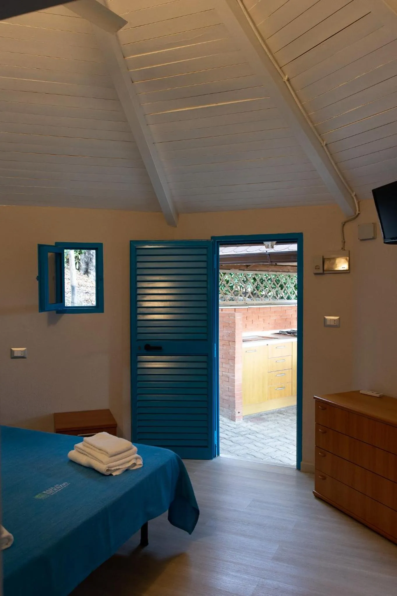 Patio, Bed in Resort Baia del Silenzio