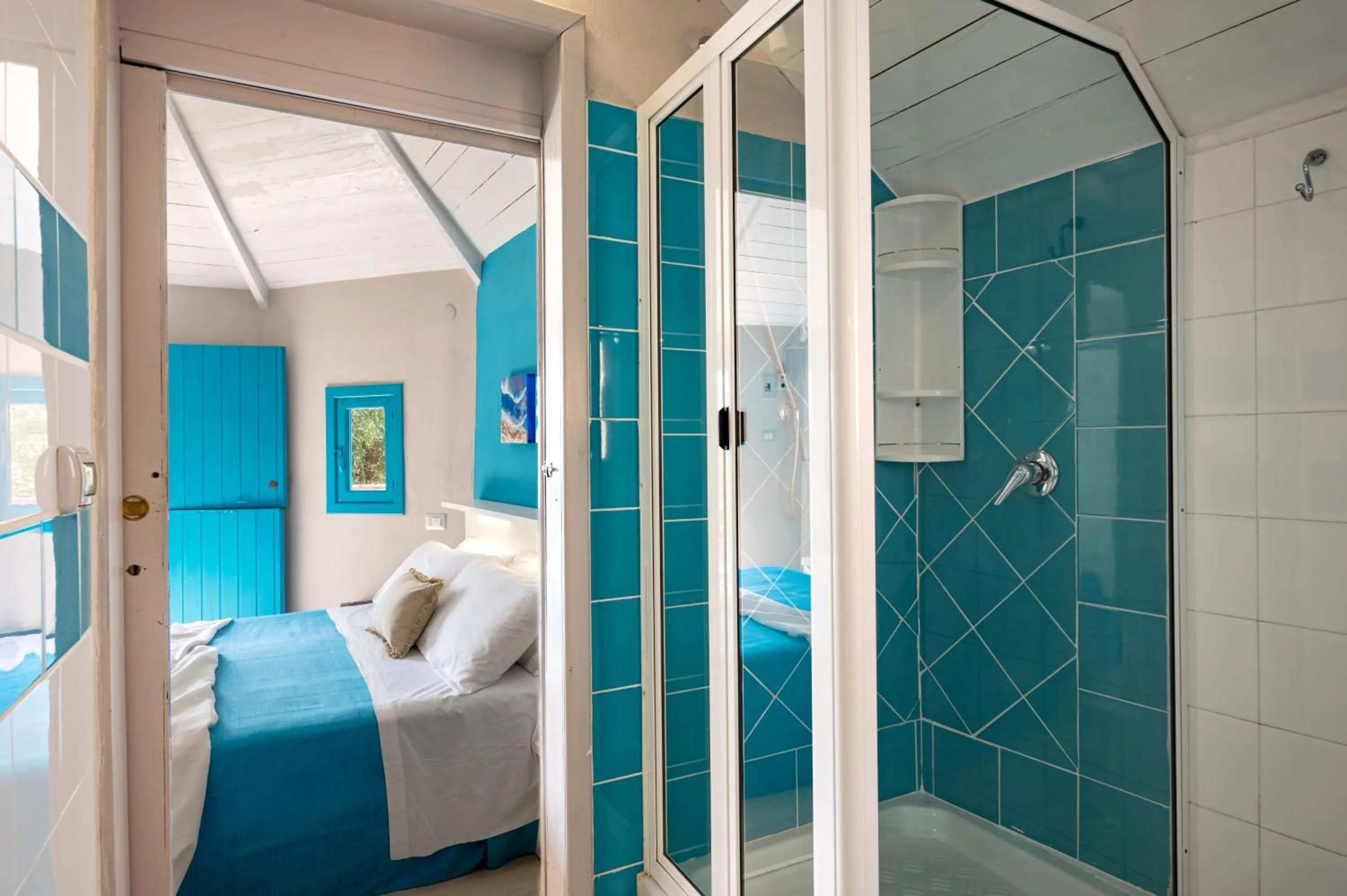 Shower, Bed in Resort Baia del Silenzio