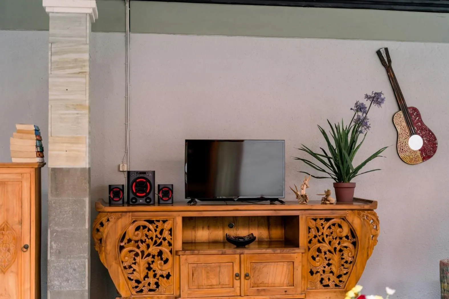 Communal lounge/ TV room in Taman Bali Villas Dewi Sri