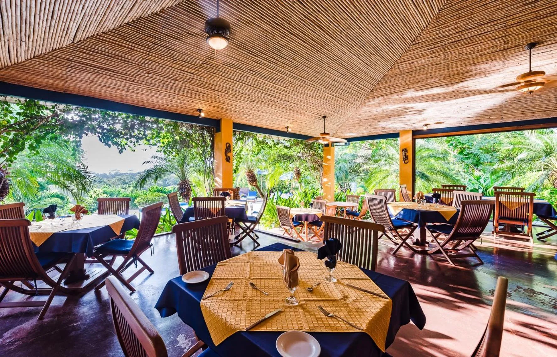 Restaurant/places to eat in Boutique Hotel Luna Azul