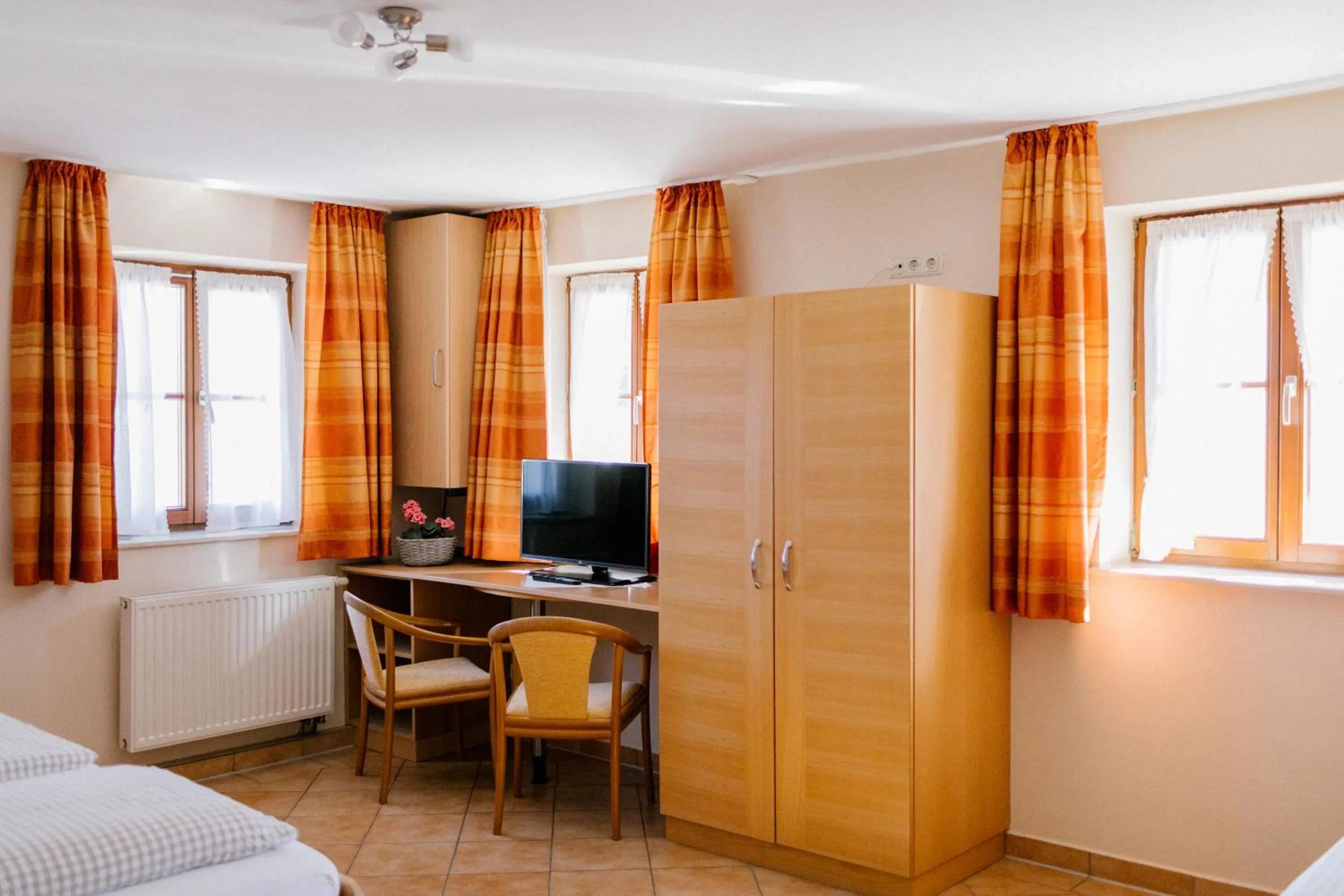 Bedroom, Bed in Hotel Vogtareuther-Hof