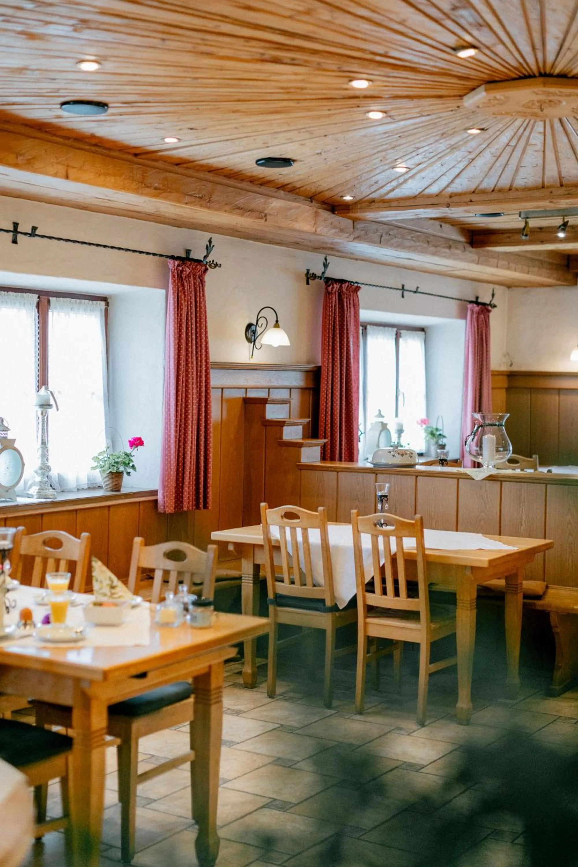 Buffet breakfast in Hotel Vogtareuther-Hof