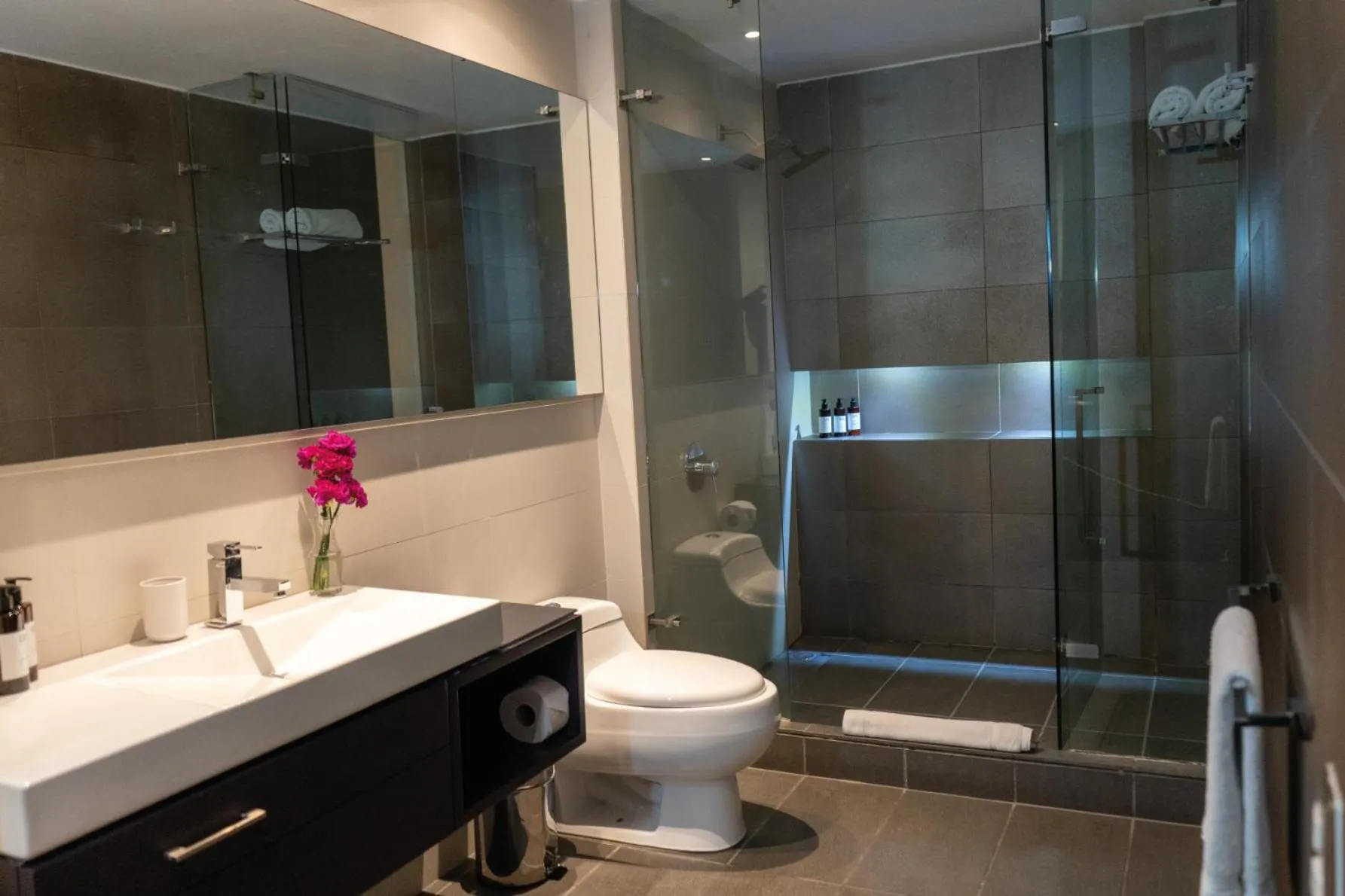 Bathroom in Central Apartamentos Bogotá