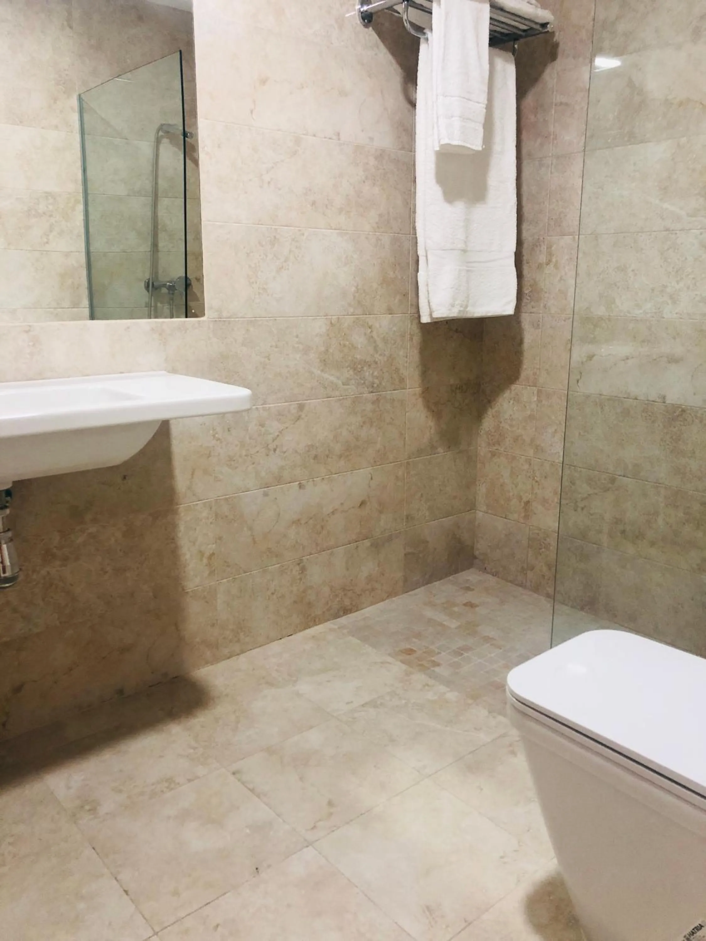 Shower in Apartamento Puente Romano Portal 4 1-B