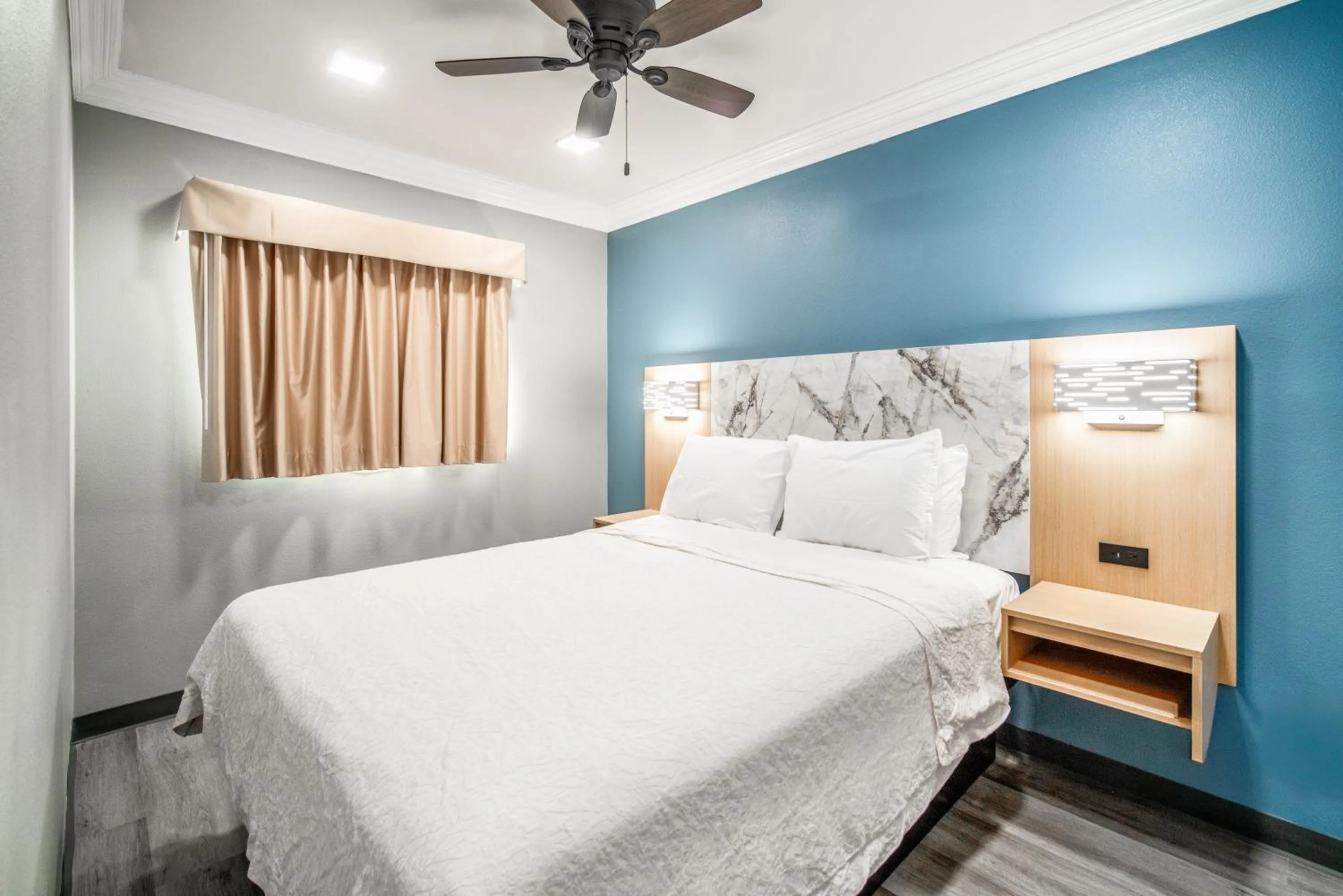 Bedroom, Bed in Pacific Inn and Suites