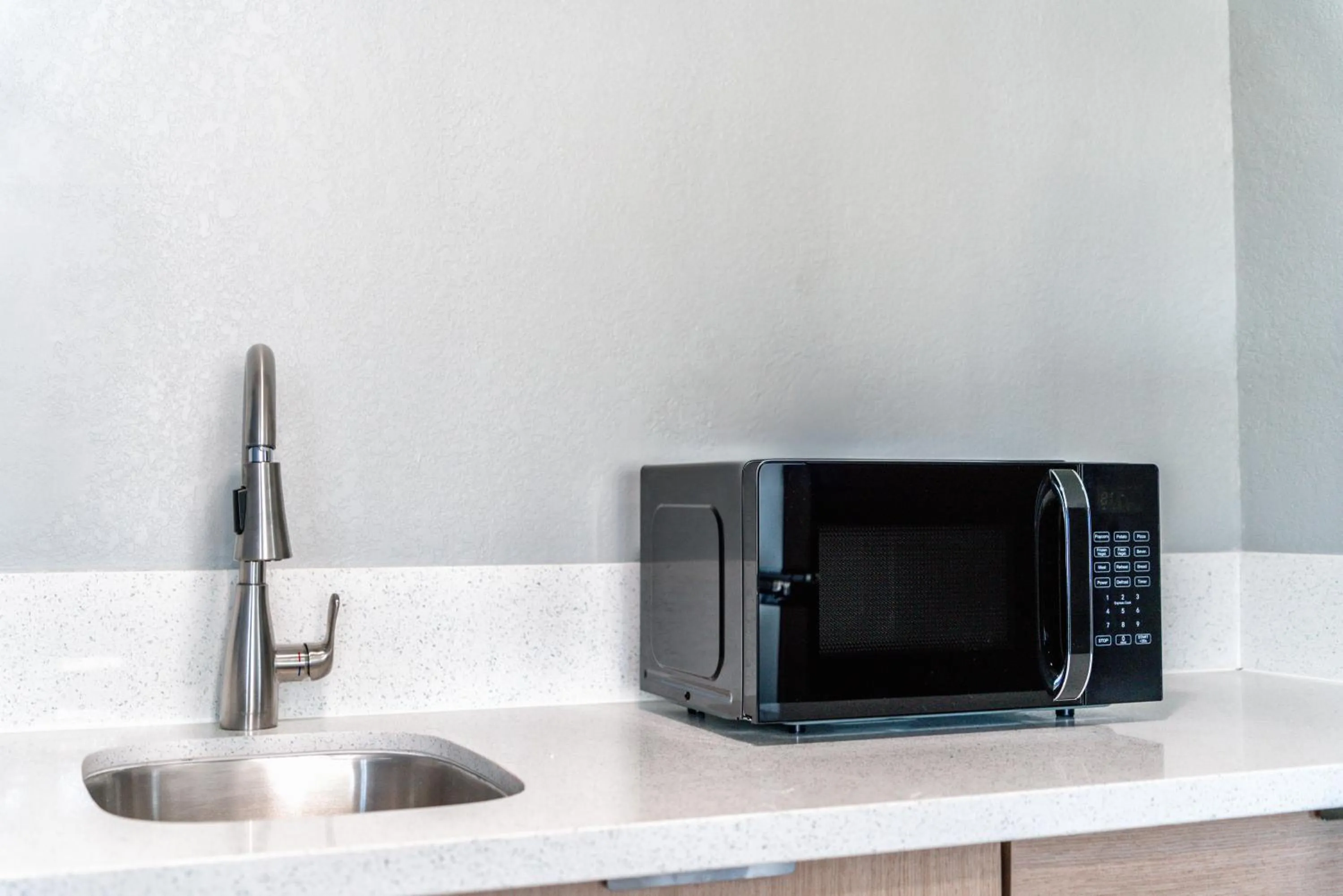 microwave in Pacific Inn and Suites