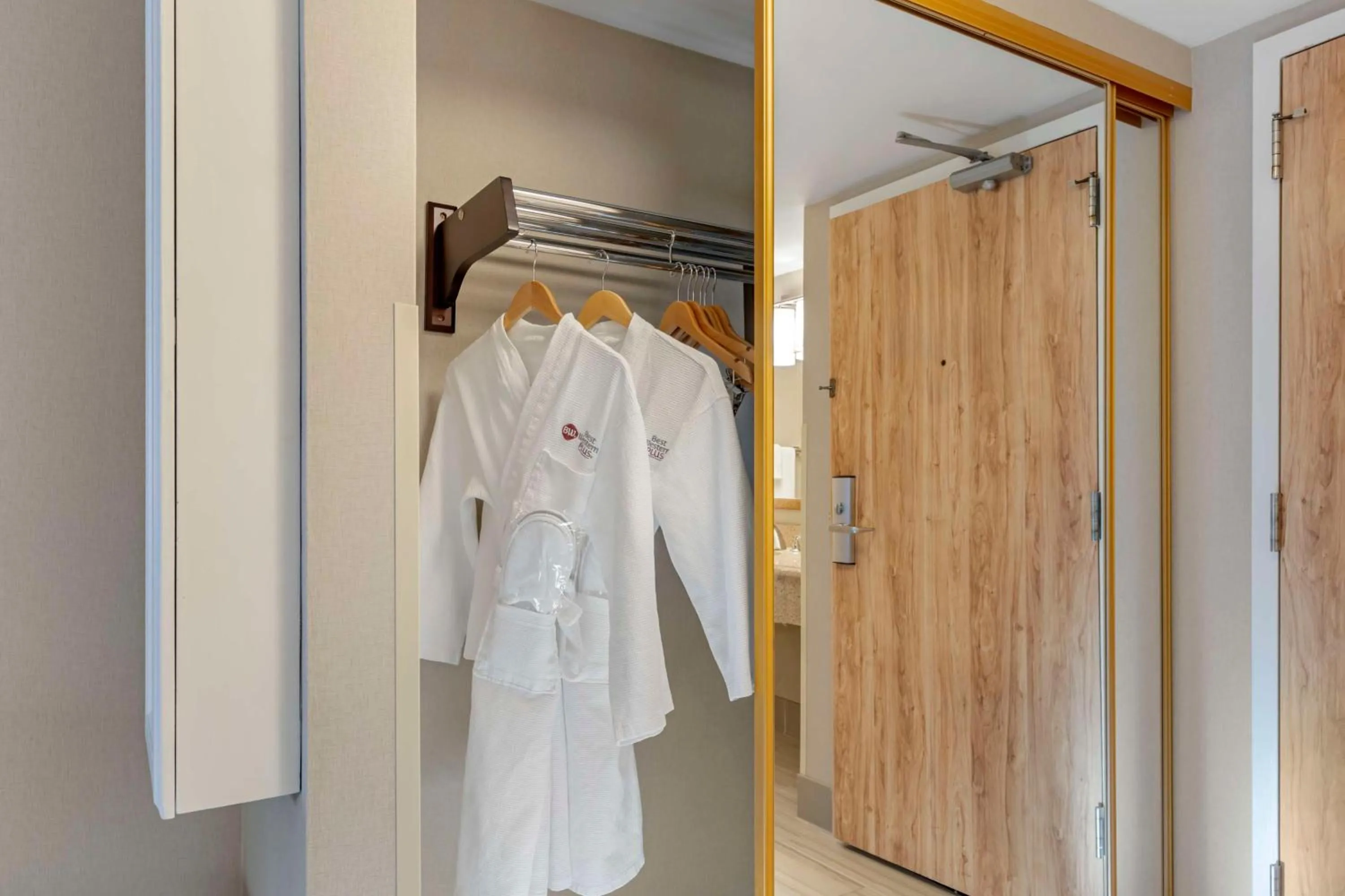 Bedroom in Best Western Plus Executive Inn Rowland Height City of Industry