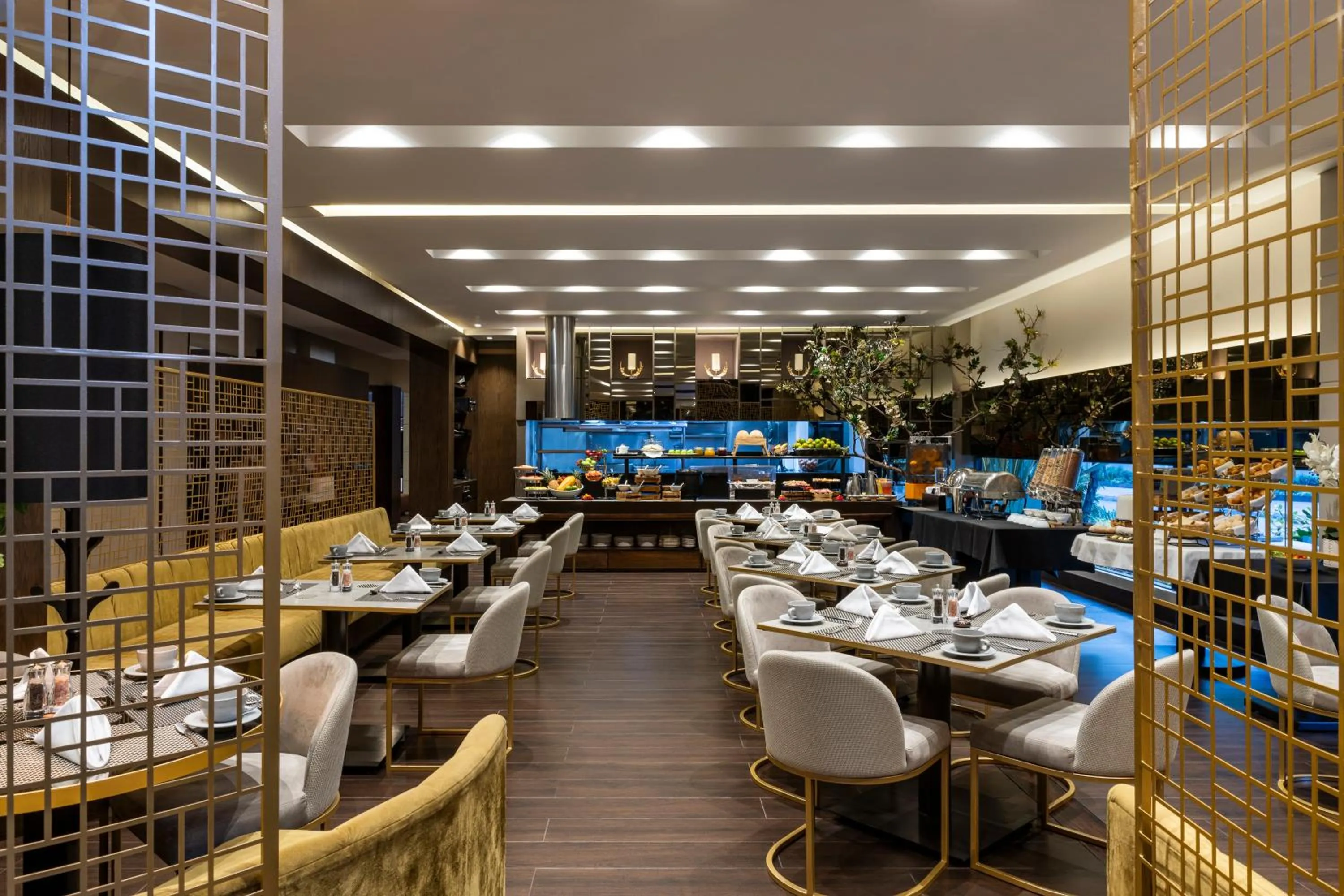 Restaurant/places to eat in Hotel 93 Luxury Suites by Preferred