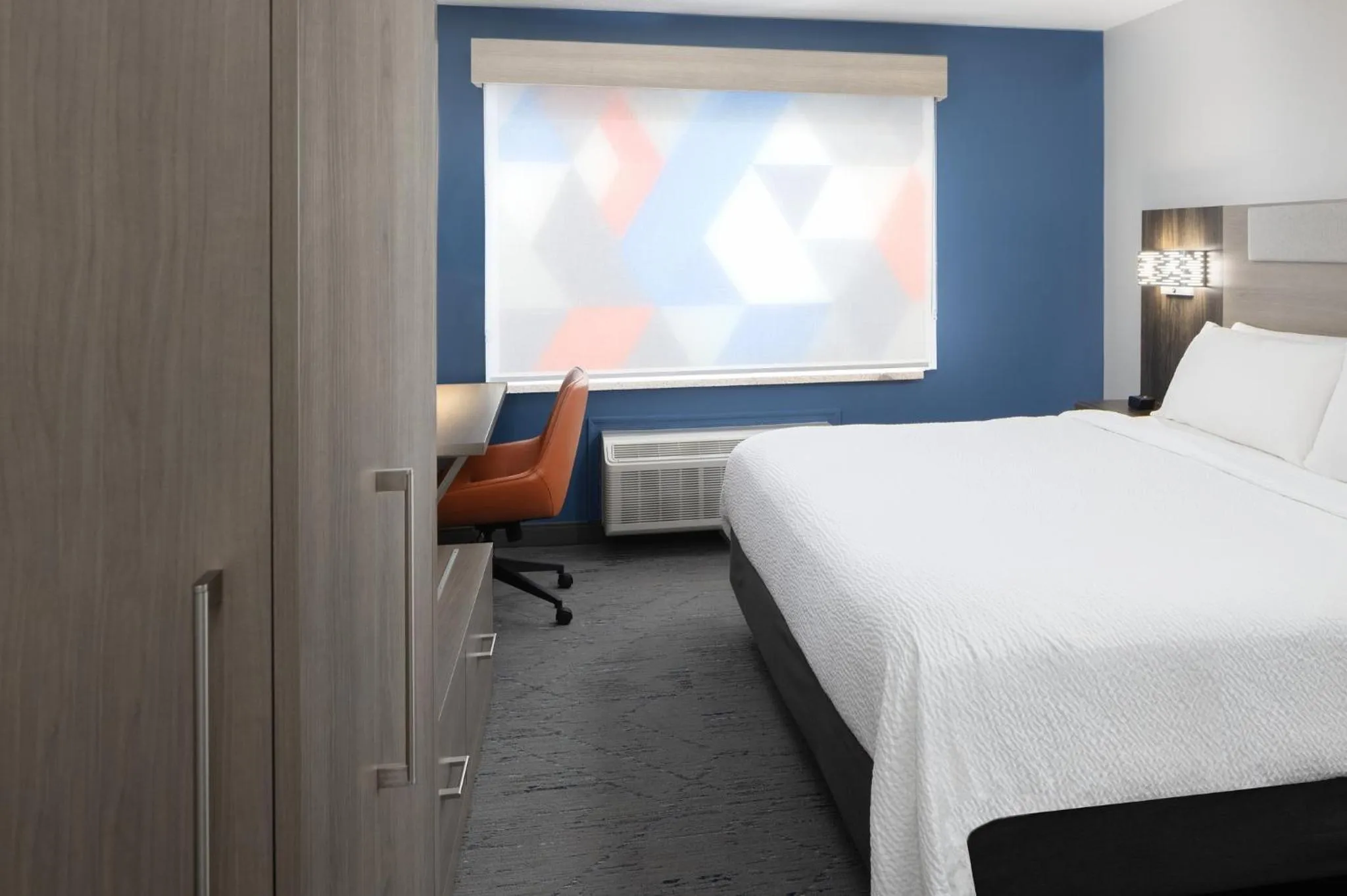 Photo of the whole room, Bed in Holiday Inn Express - Ludlow - Chicopee Area by IHG