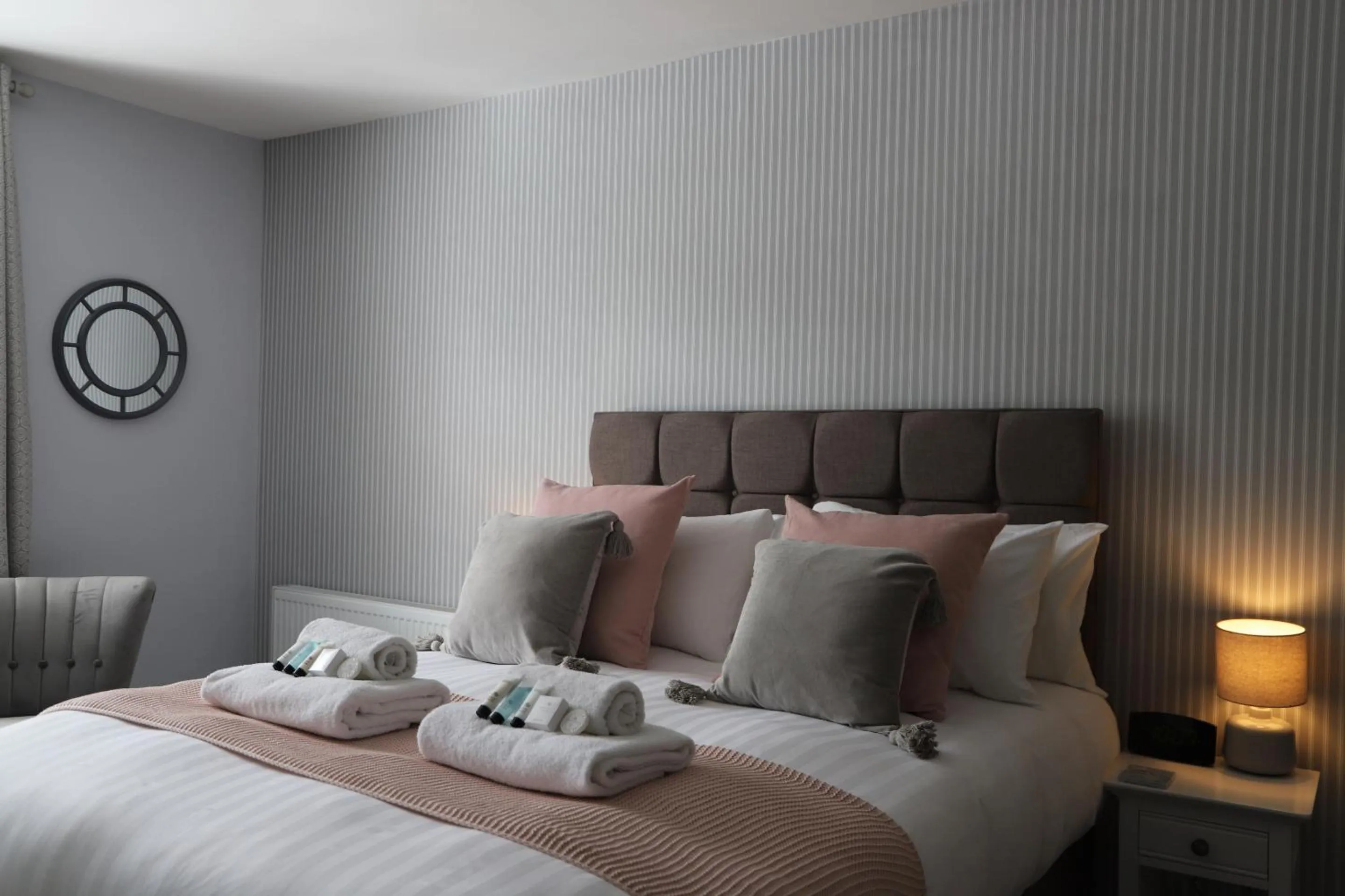 Bedroom, Bed in Bridgeside Rooms