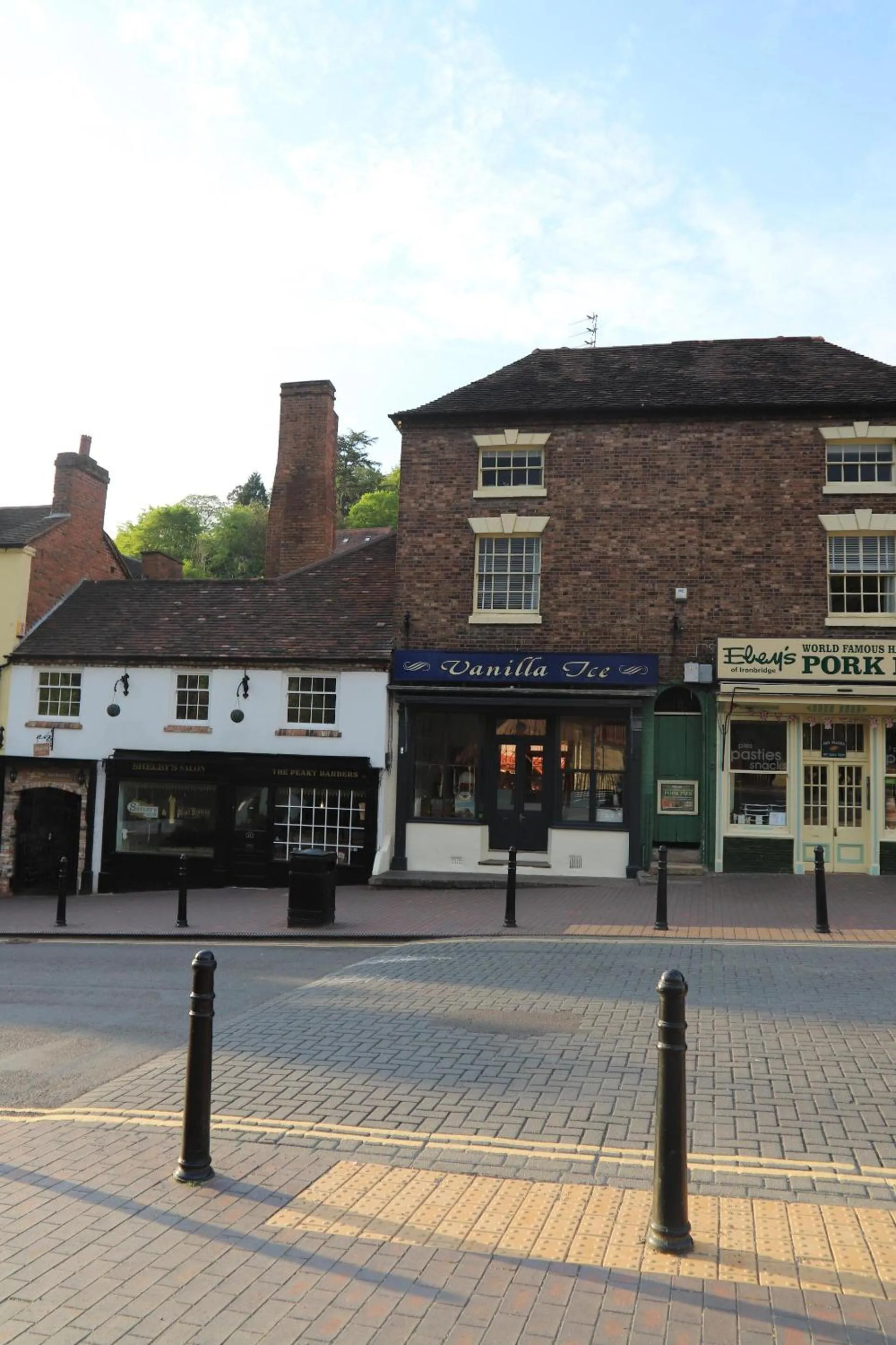 Property building in Bridgeside Rooms