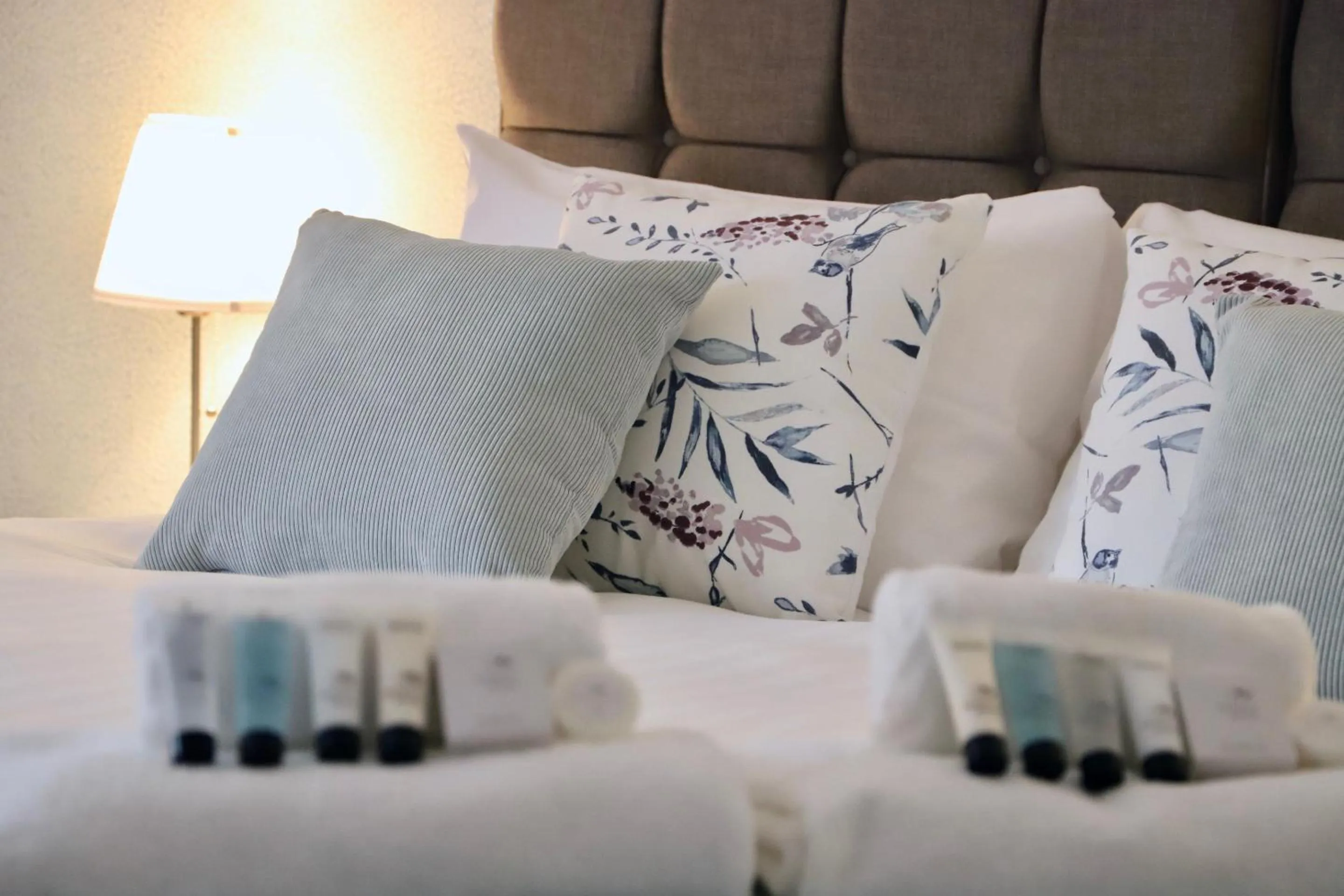 Bedroom, Bed in Bridgeside Rooms