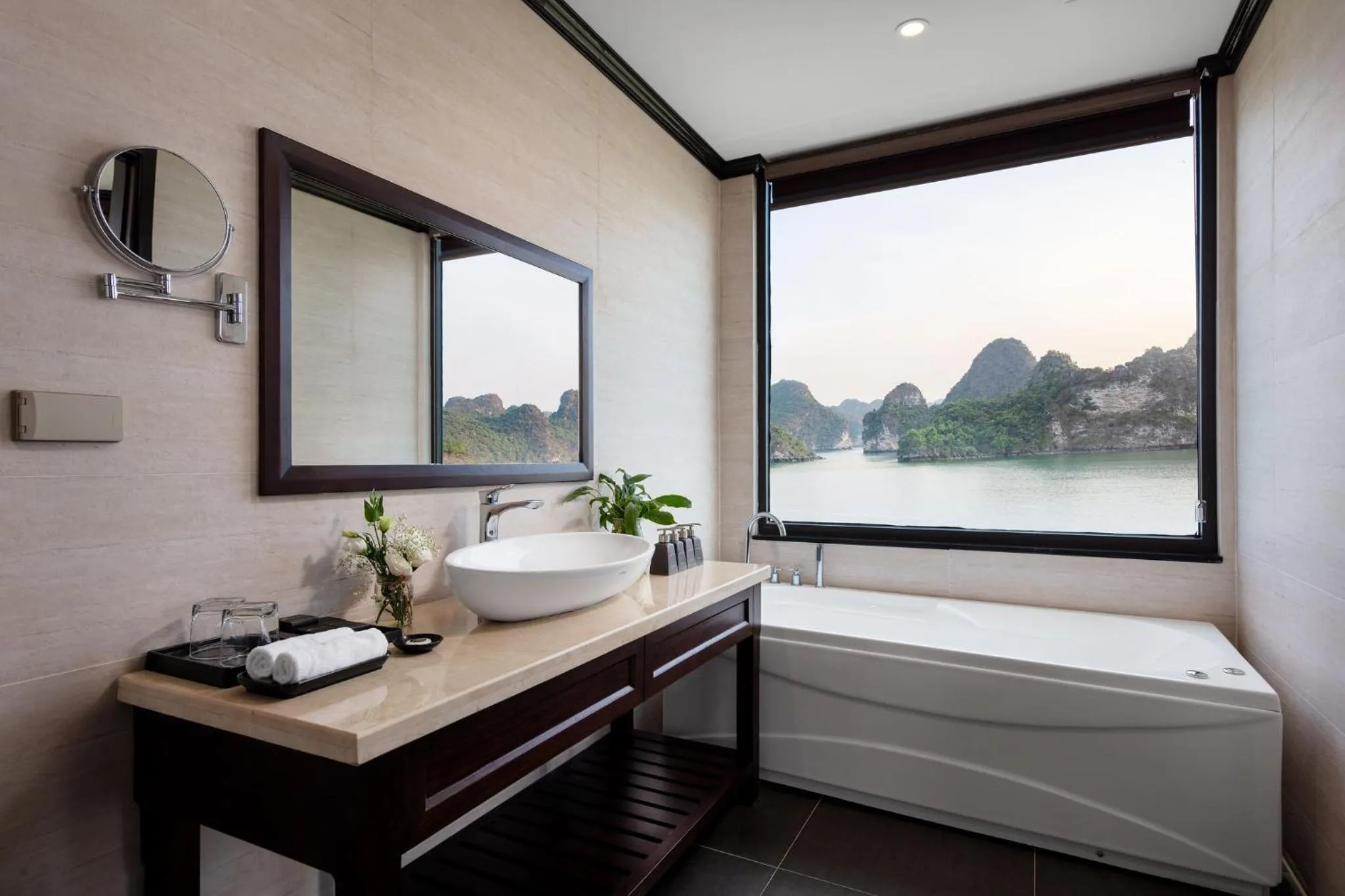 Bed in Mon Cheri Cruises