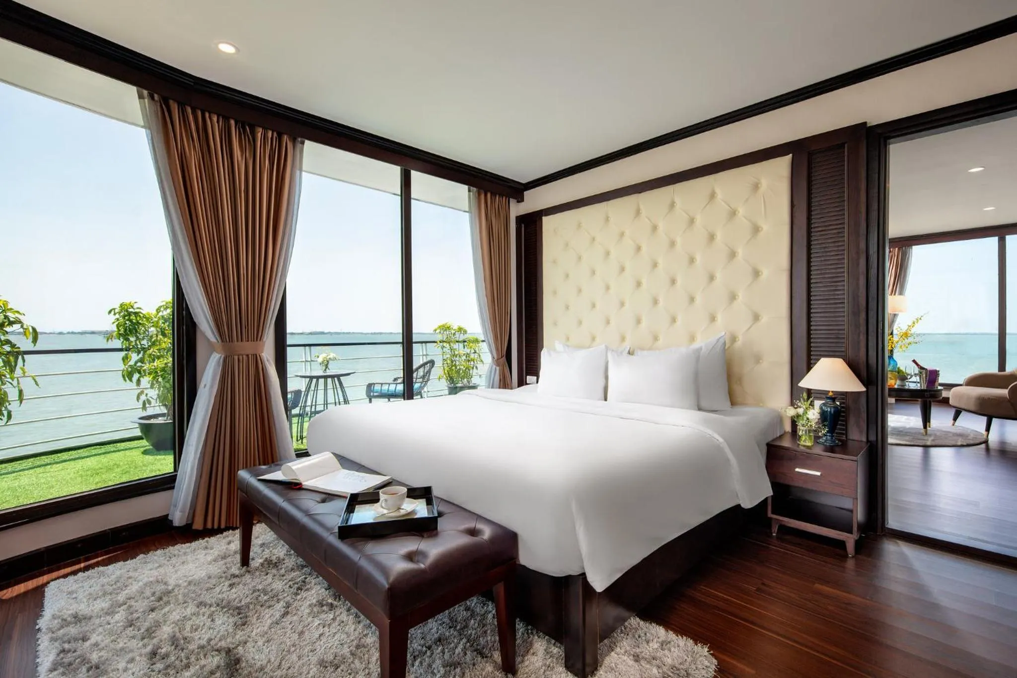 Bed in Mon Cheri Cruises