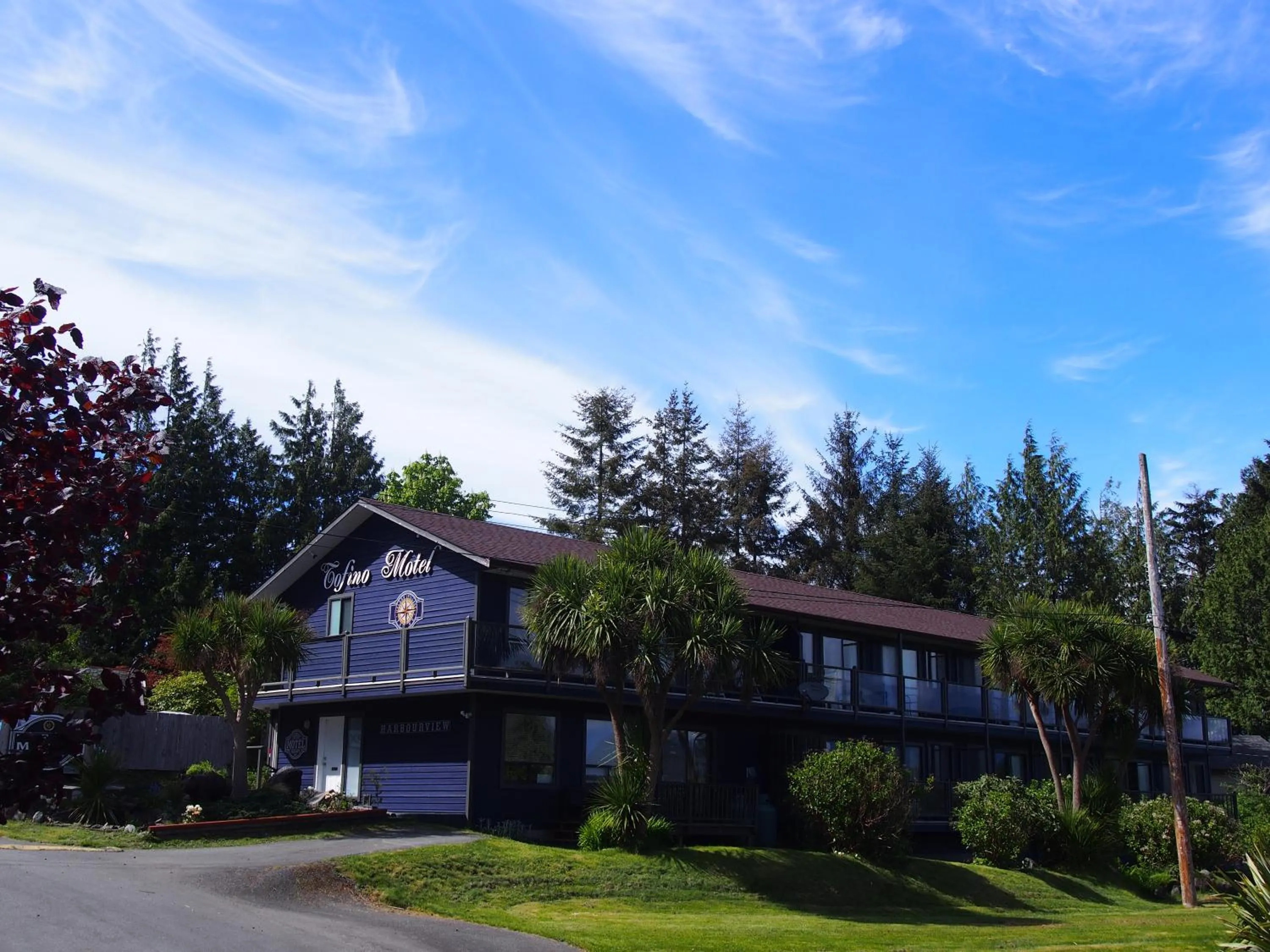 Facade/entrance in Tofino Motel Harbourview