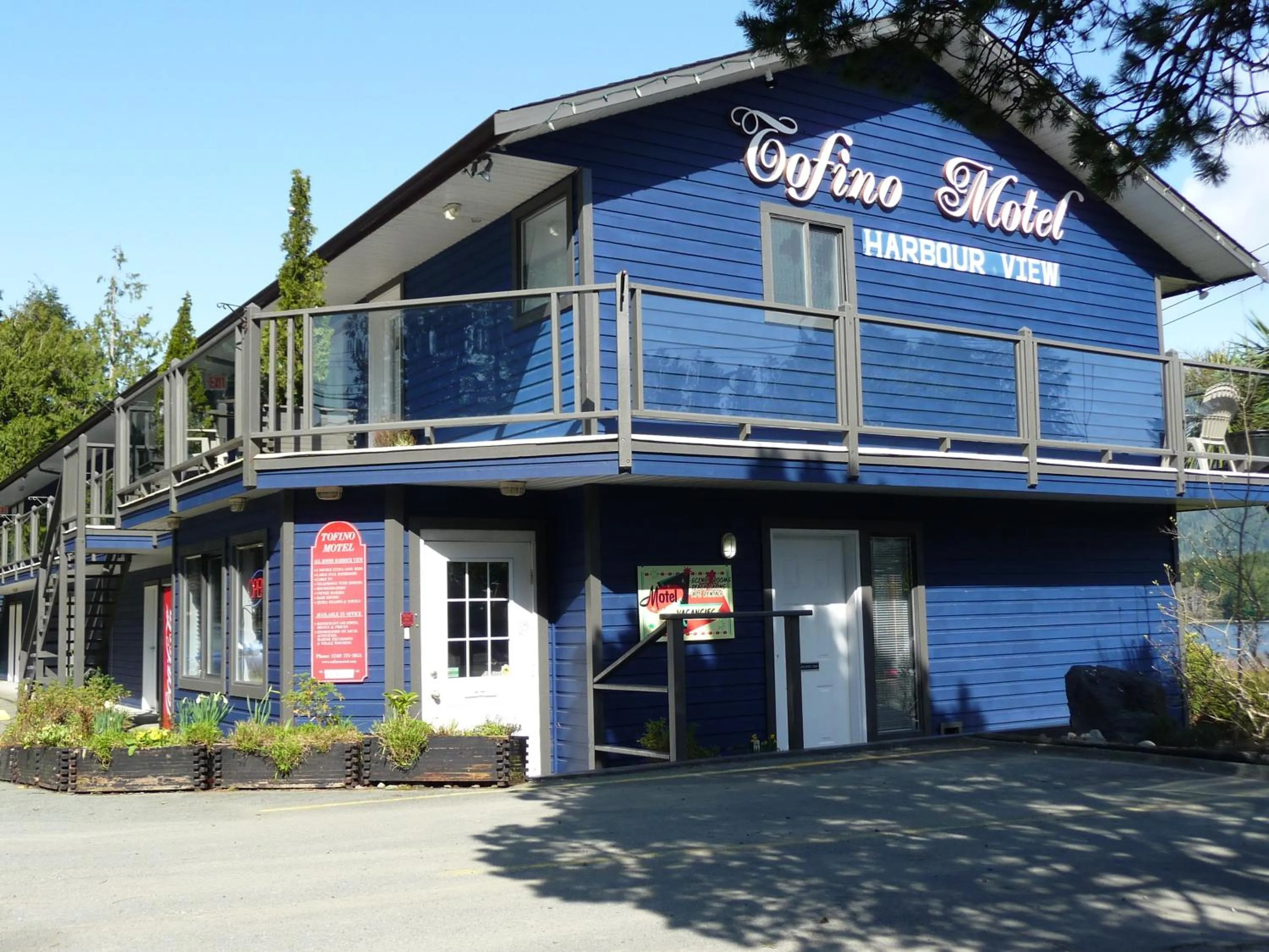 Facade/entrance in Tofino Motel Harbourview