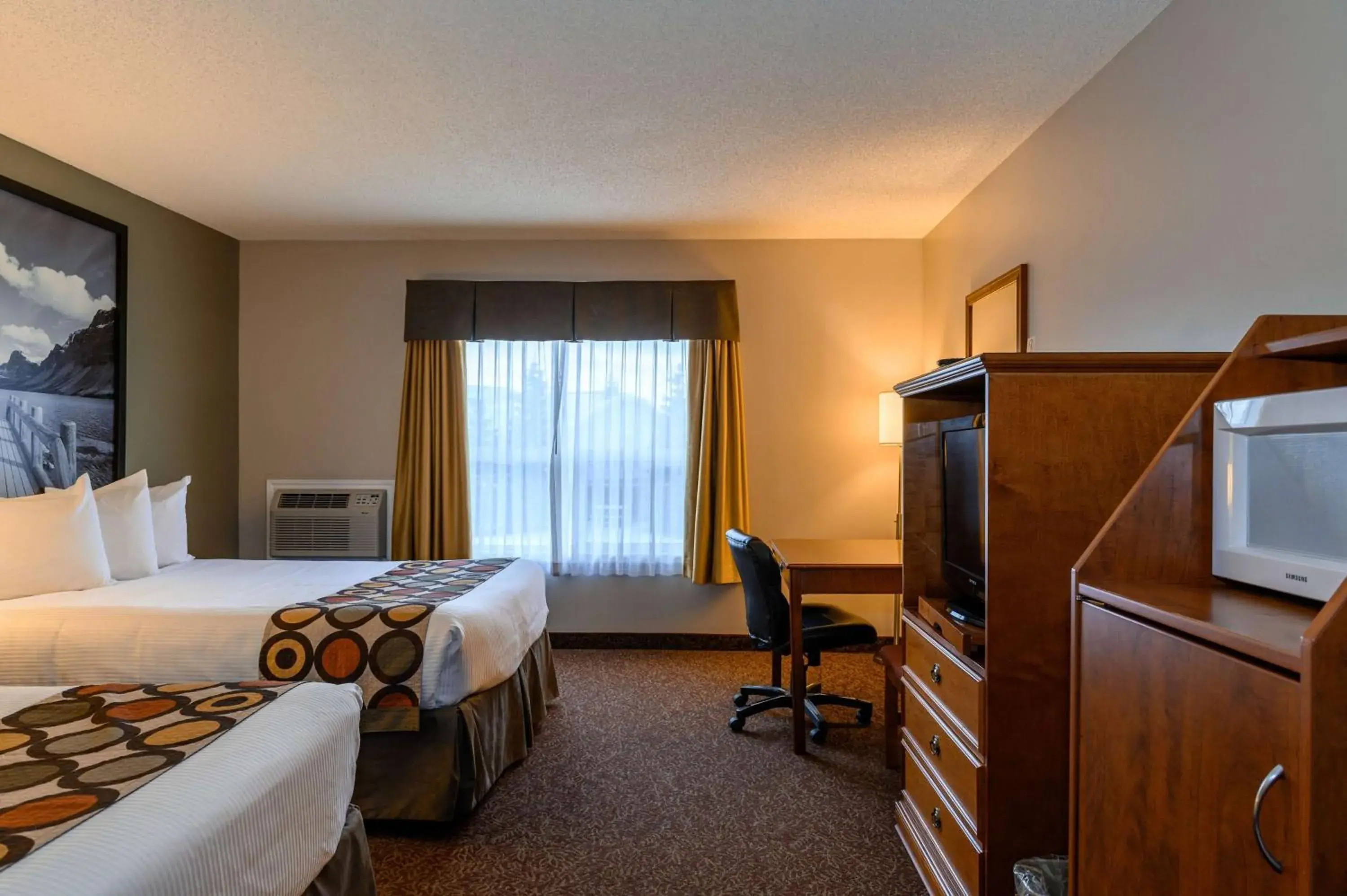 Queen Room with Two Queen Beds - Non-Smoking in Super 8 by Wyndham Cochrane Queen Room with Two Queen Beds - Non-Smoking in Super 8 by Wyndham Cochrane