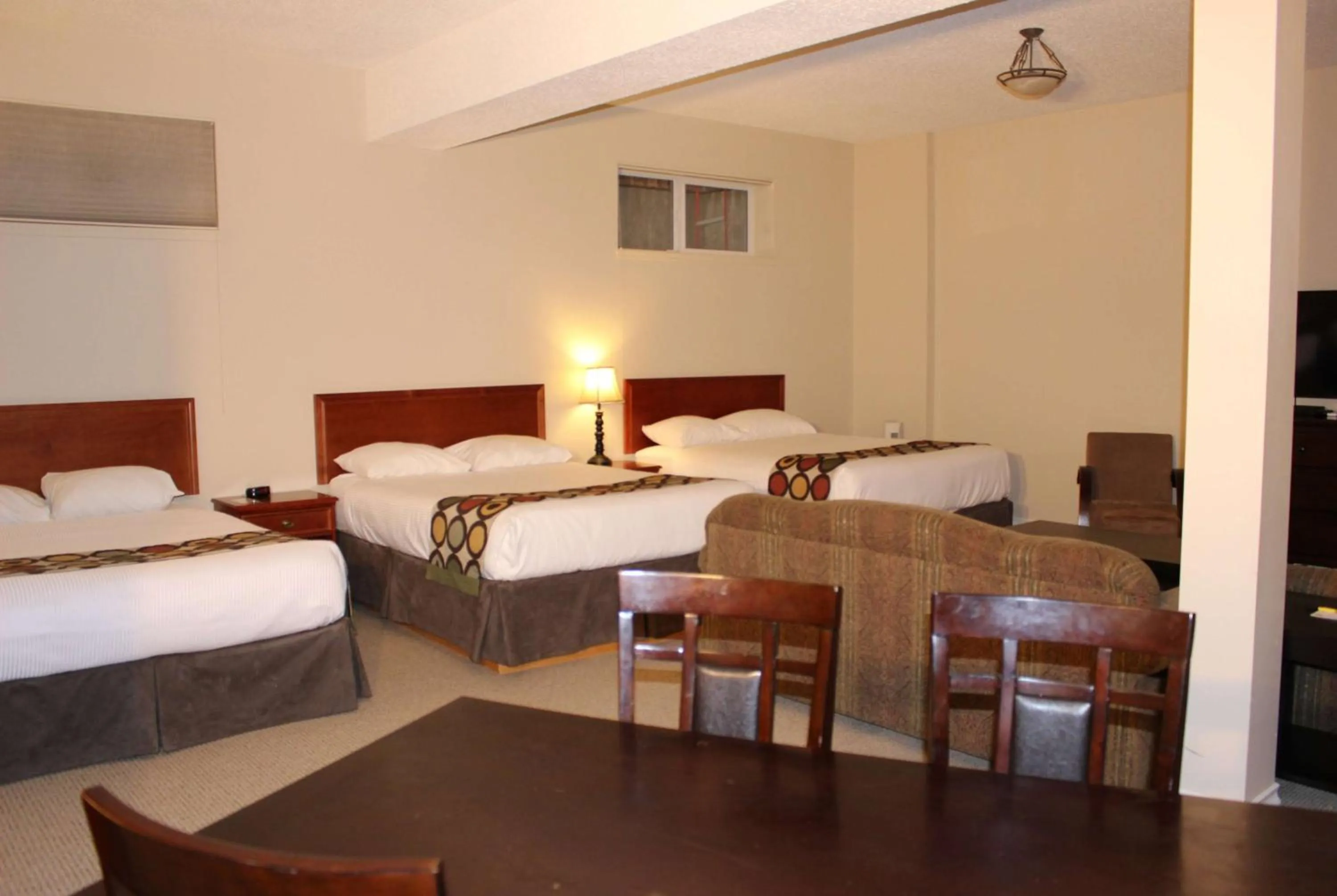 Bedroom, Bed in Super 8 by Wyndham Cochrane