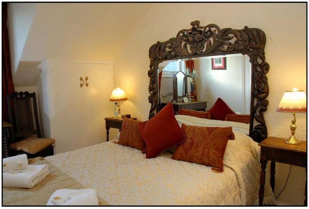 Bed in Ye Olde Nags Head