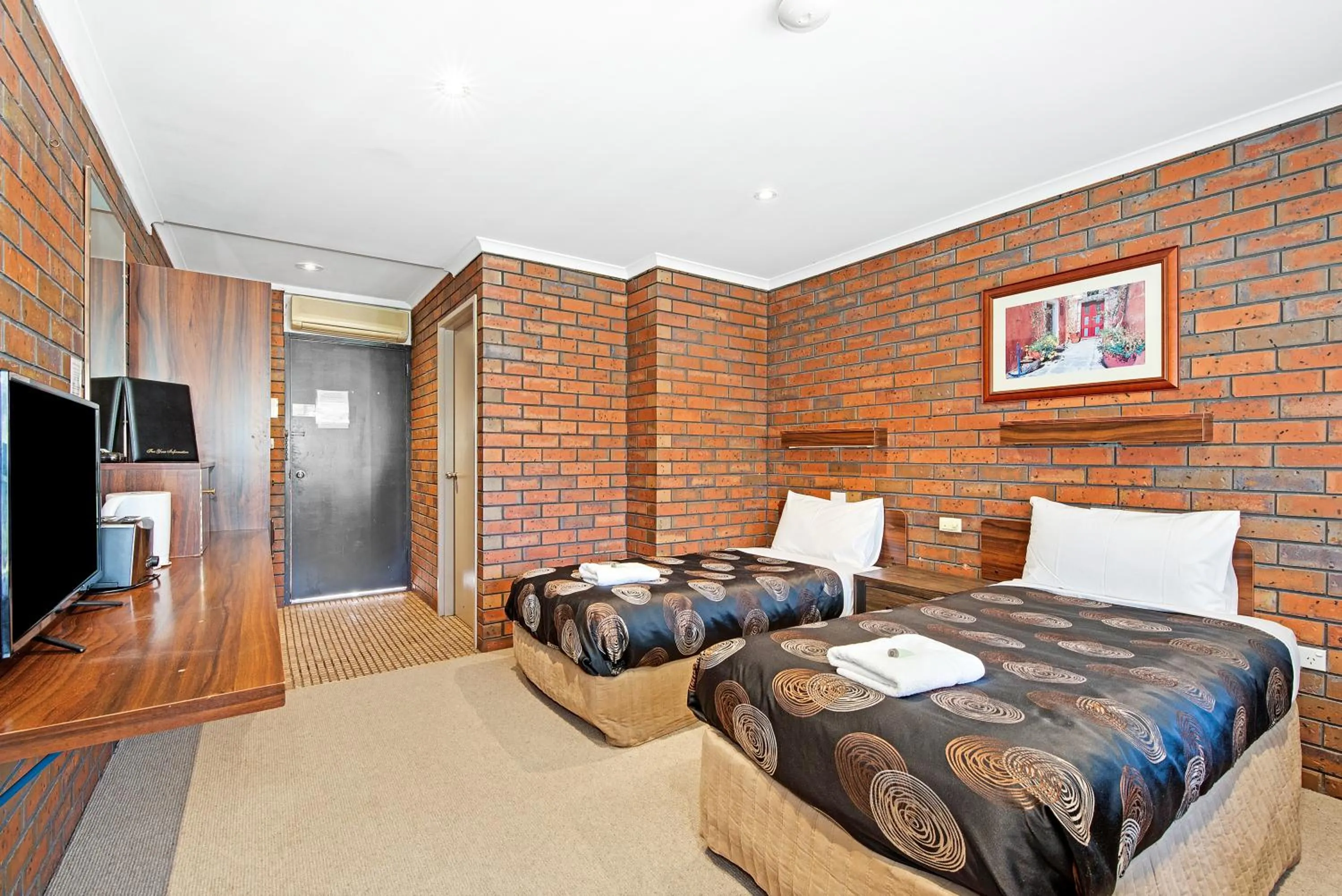 Bedroom, Bed in Golden Country Motel and Caravan Park