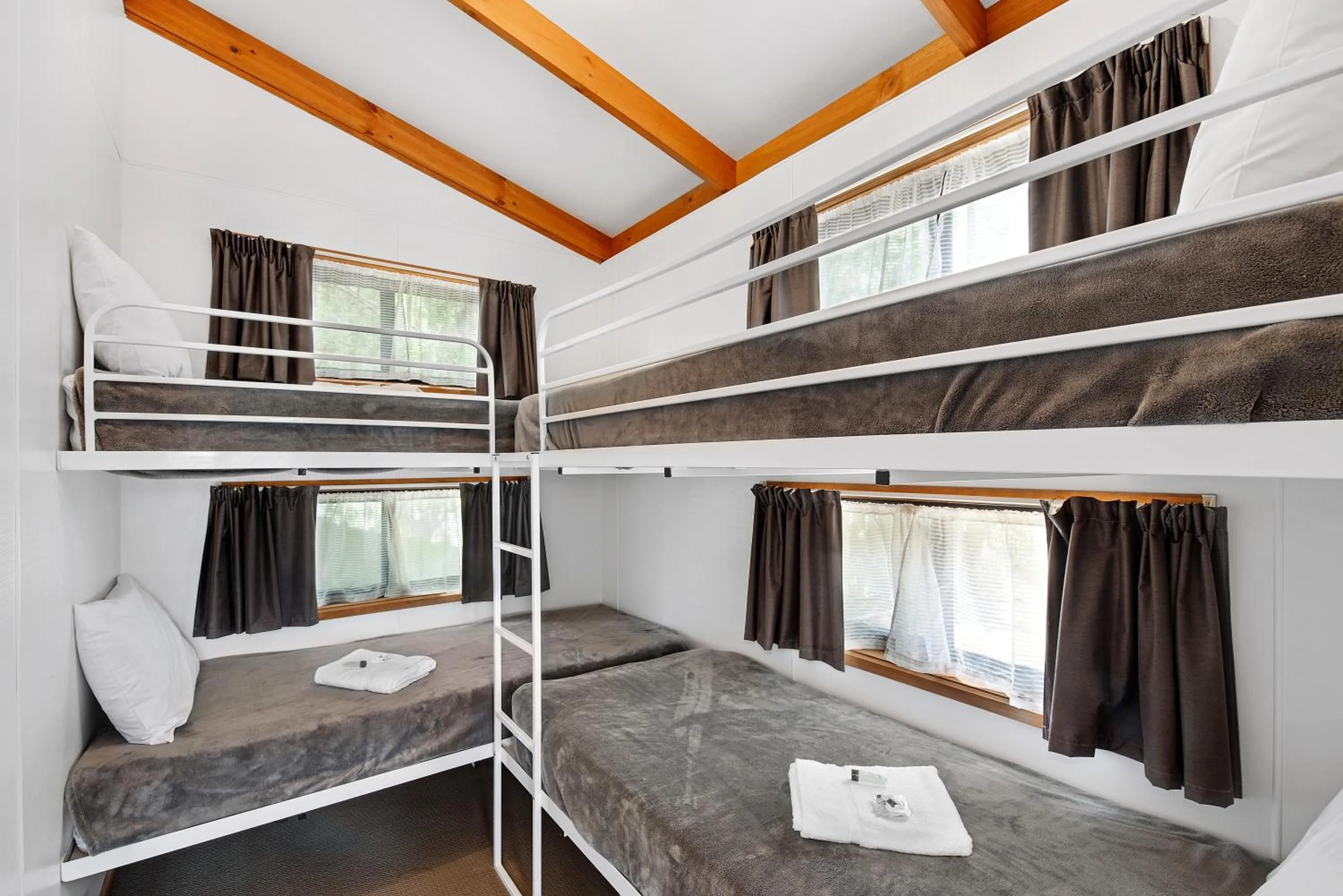 Bedroom, Bed in Golden Country Motel and Caravan Park