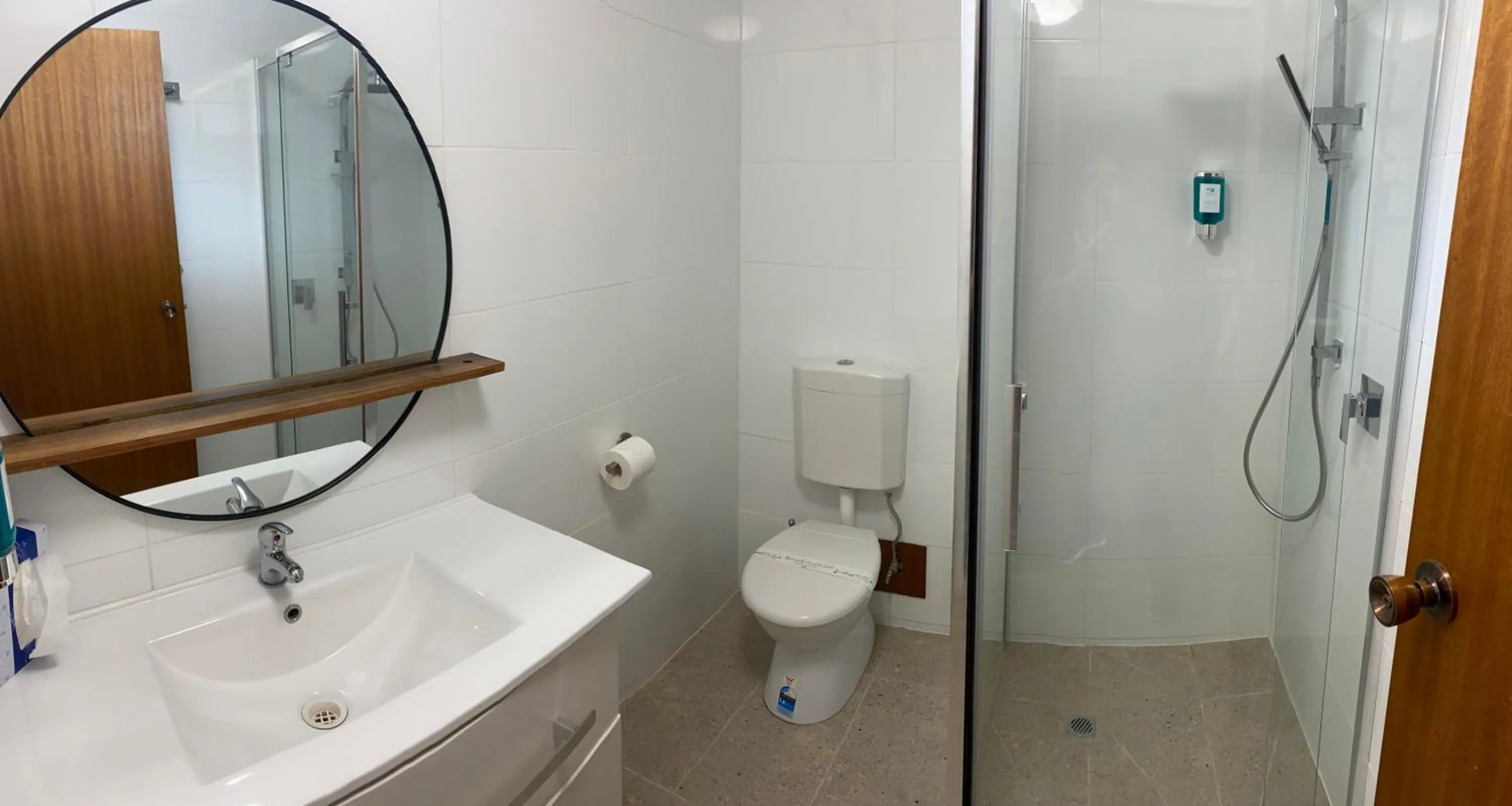 Shower in Golden Country Motel and Caravan Park