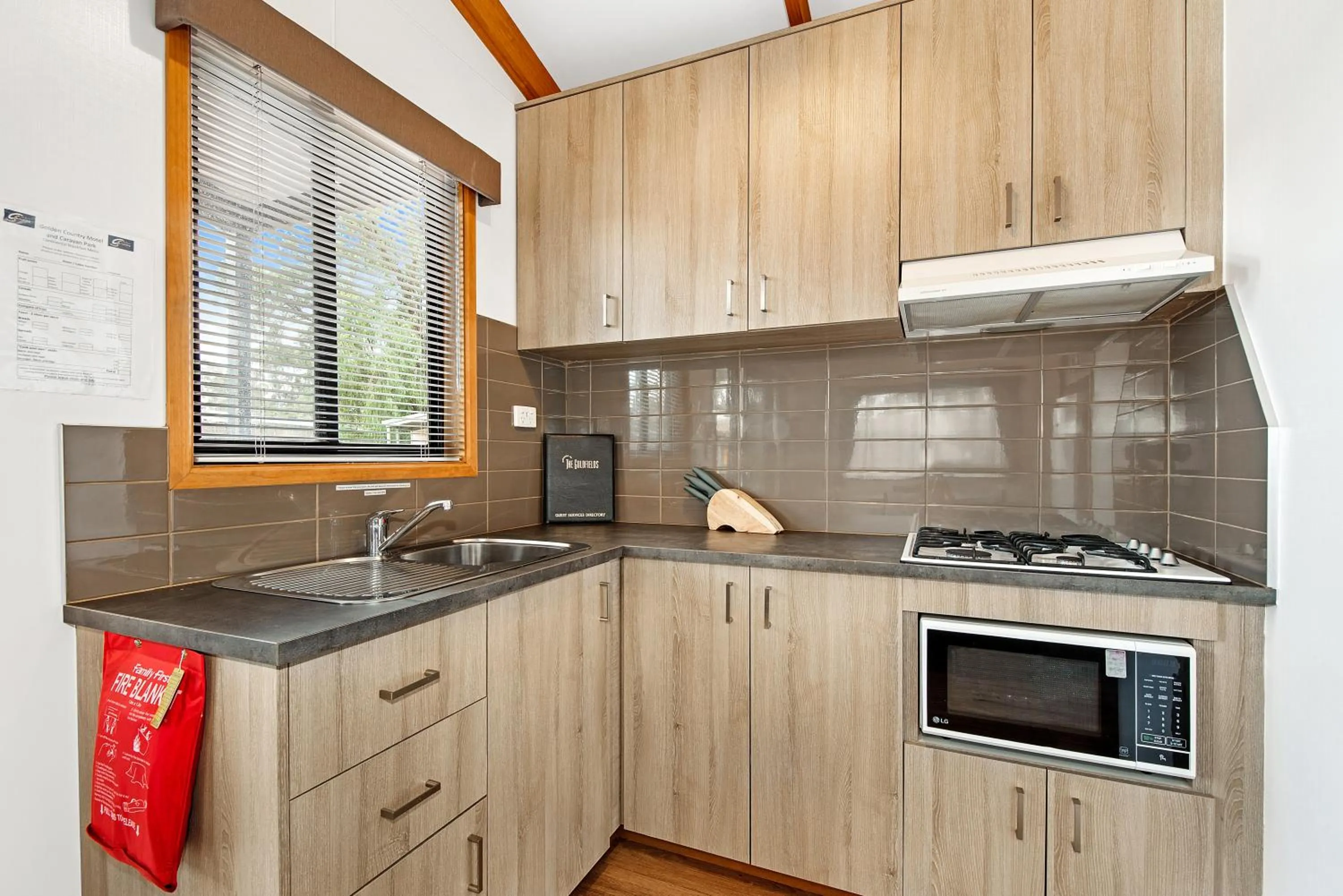 Kitchen or kitchenette in Golden Country Motel and Caravan Park