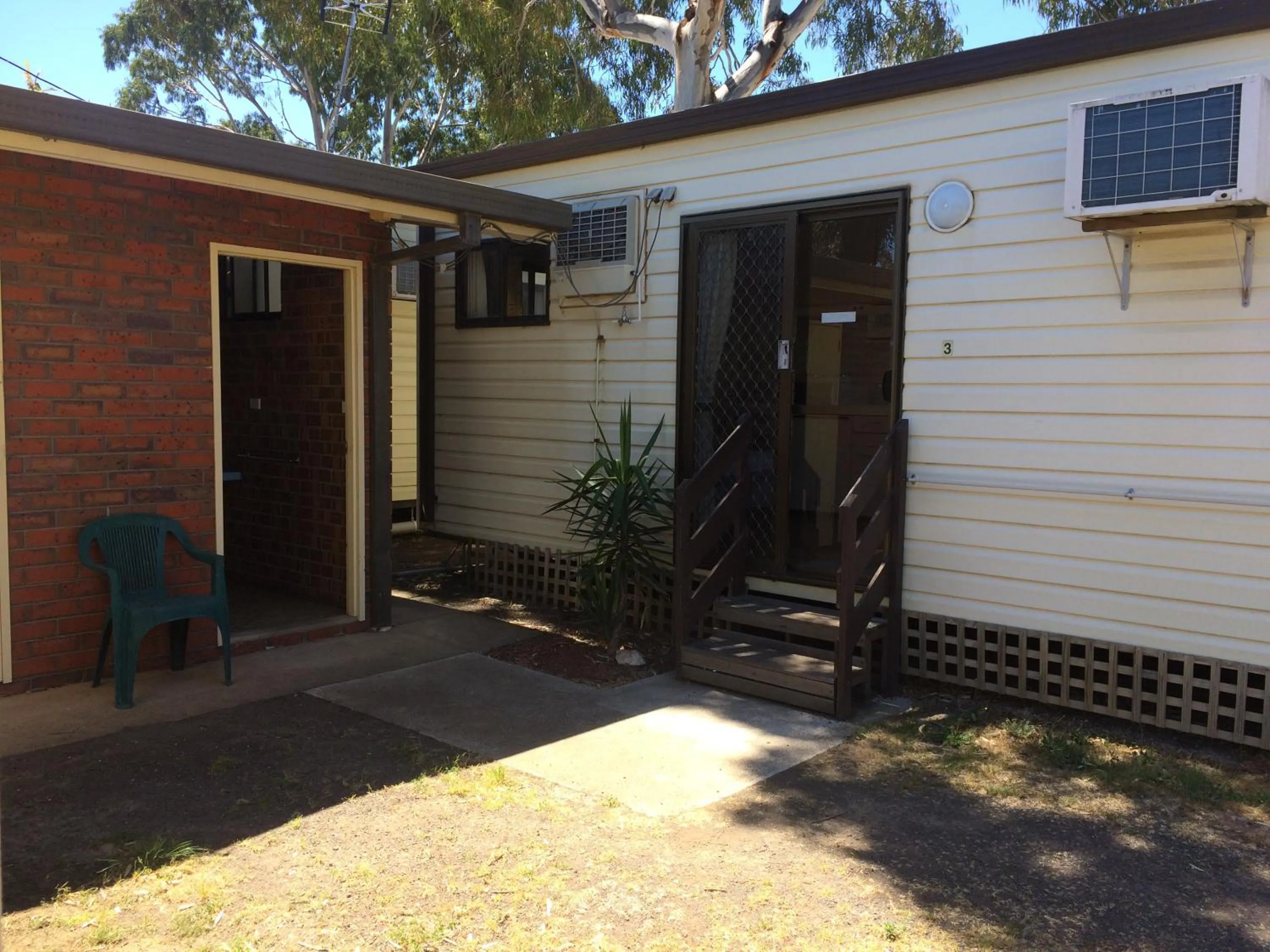 Area and facilities in Golden Country Motel and Caravan Park